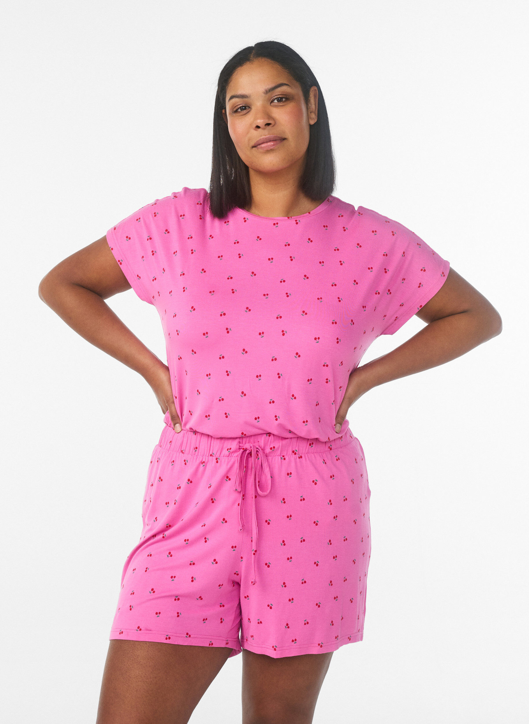 Pyjama T-shirt in viscose met all-over print, Roze, Model