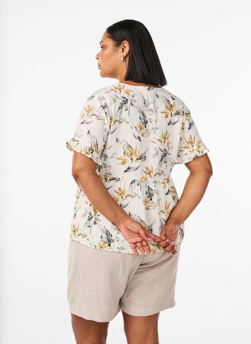 Short taille haute en lin et viscose, Beige, Model image number 2