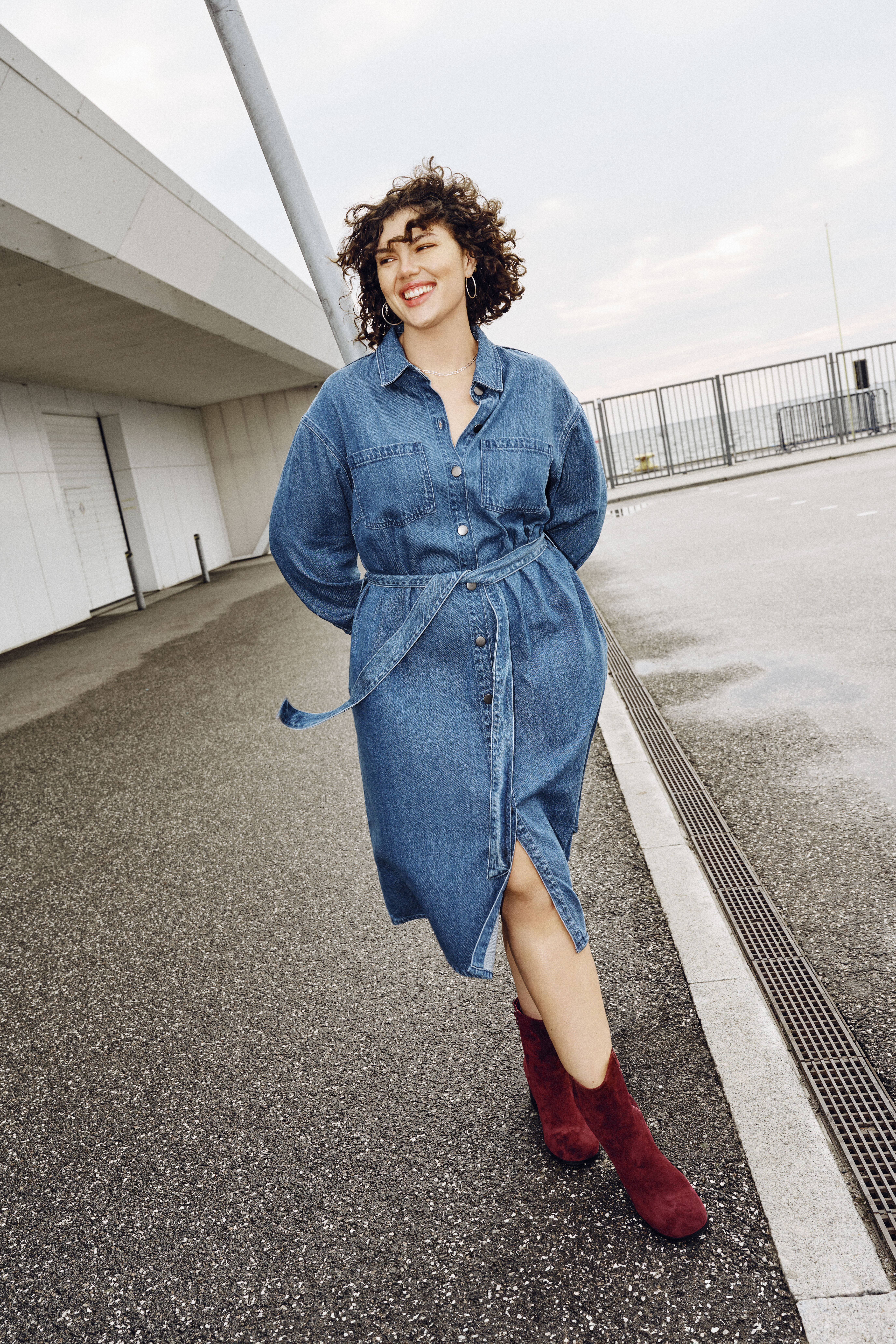 Denimjurk met strikband, , Model