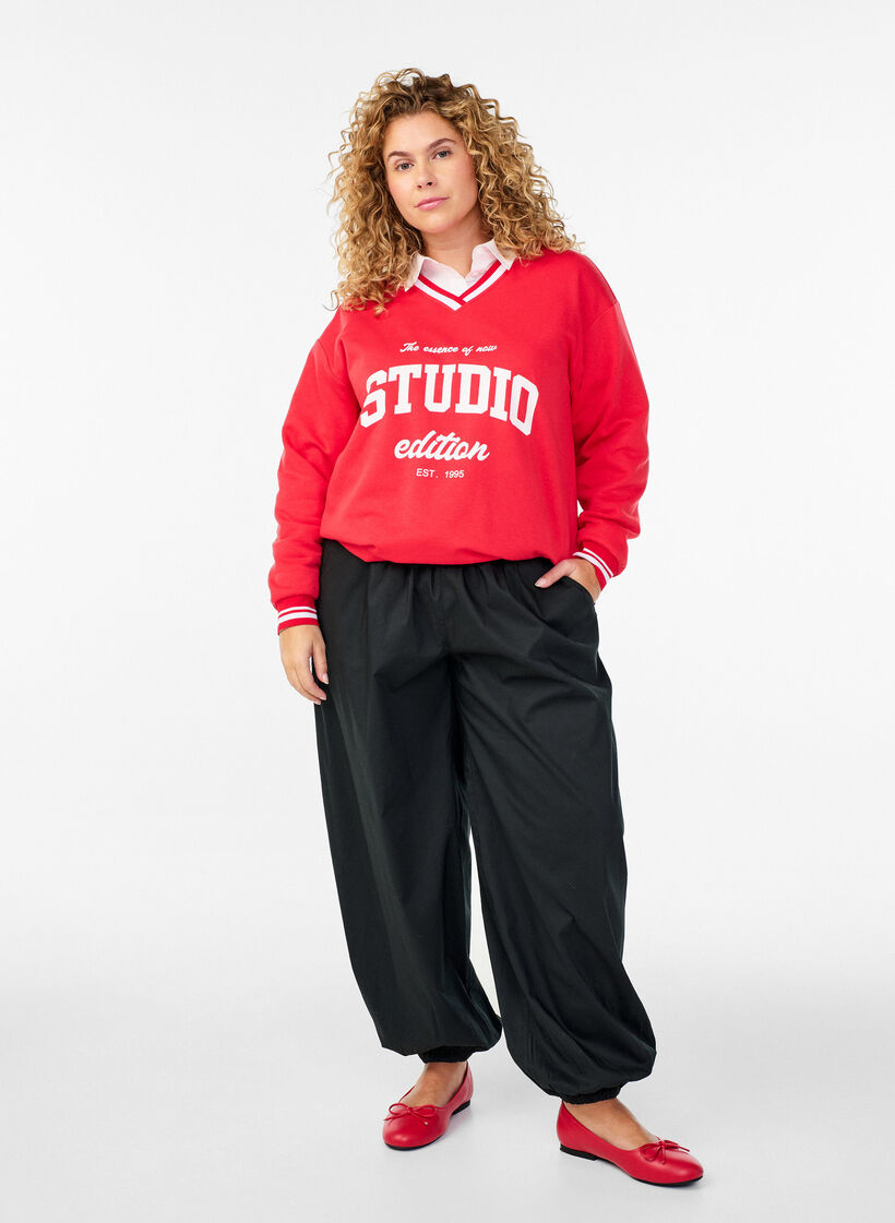 Ballonbroek met zakken en een elastische tailleband, Zwart, Model image number 1