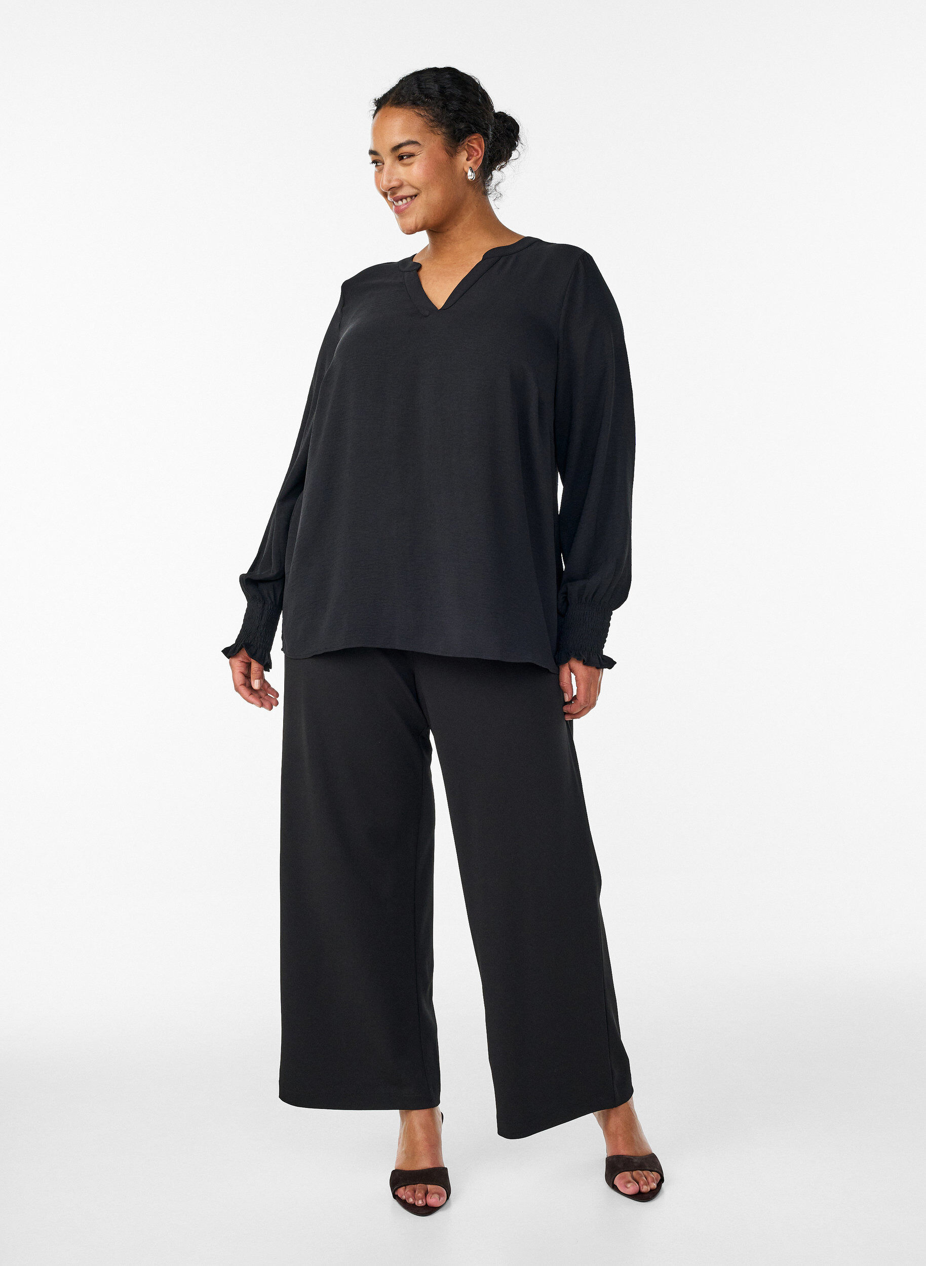 ZizziBlouse met smockmanchetten en V-hals, Zwart, Model image number 1