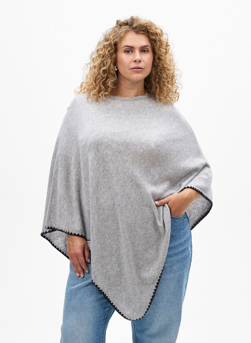 Fijngebreide poncho, Light Grey Melange, Model