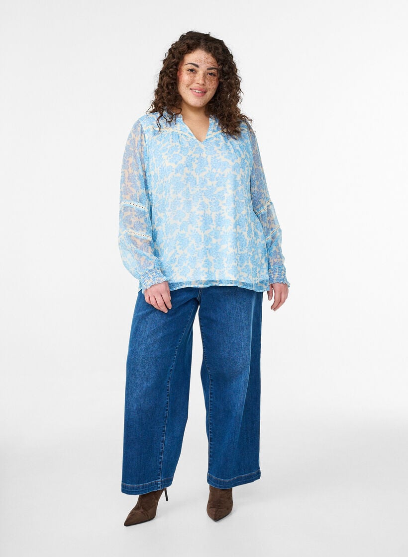 Chiffonblouse met bloemenprint en gehaakte bies, Blauw, Model image number 1