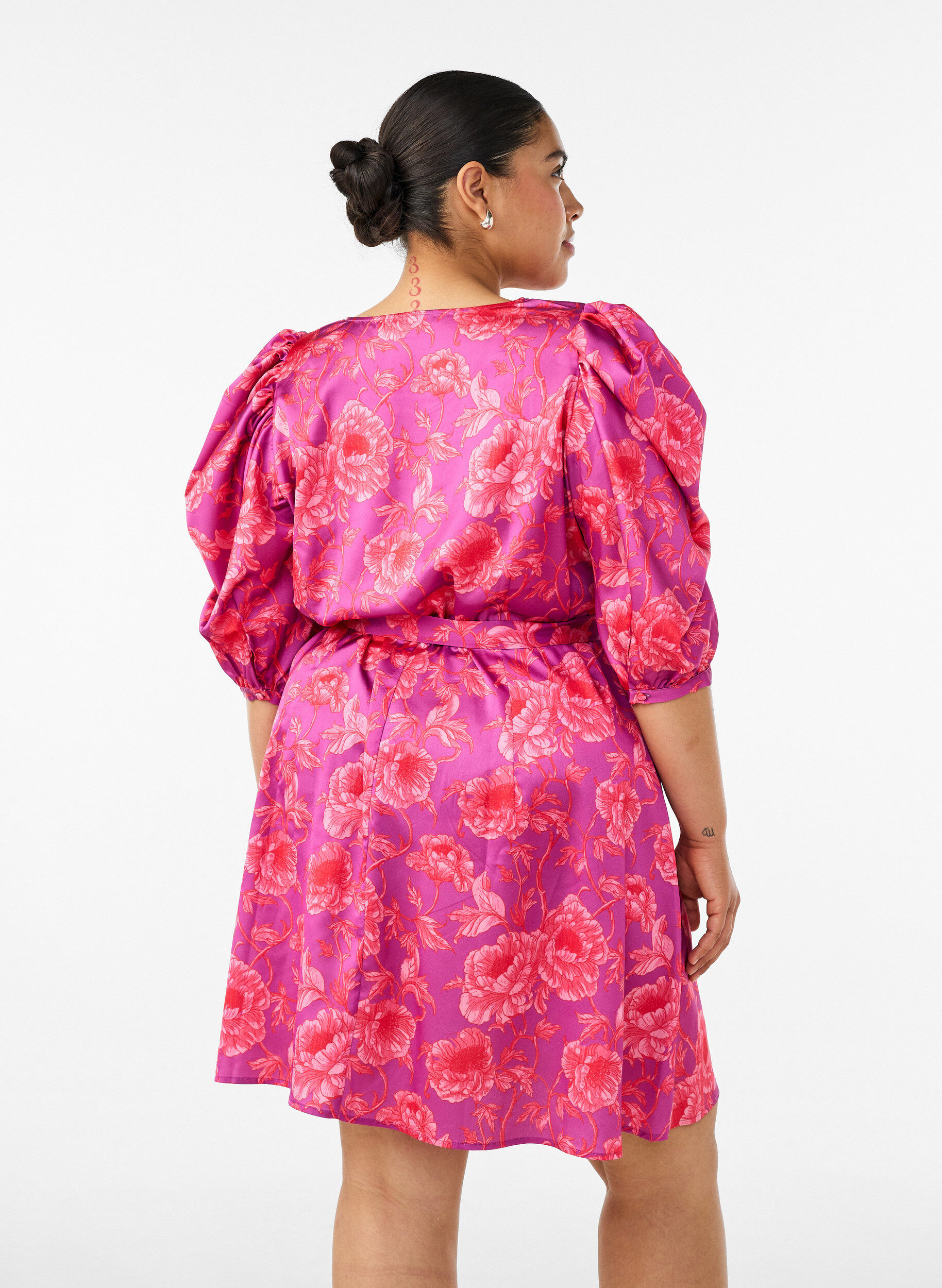ZizziBloemenjurk met pofmouwen en strikceintuur, Roze, Model image number 2
