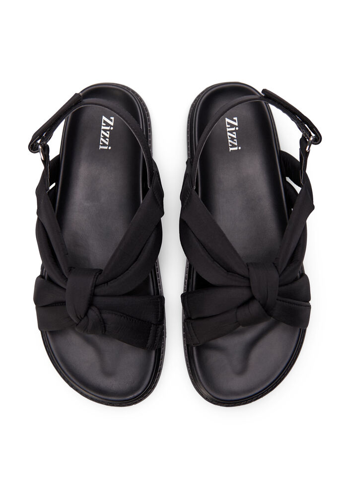 Sandaal met brede pasvorm en knoopdetail, Black, Packshot