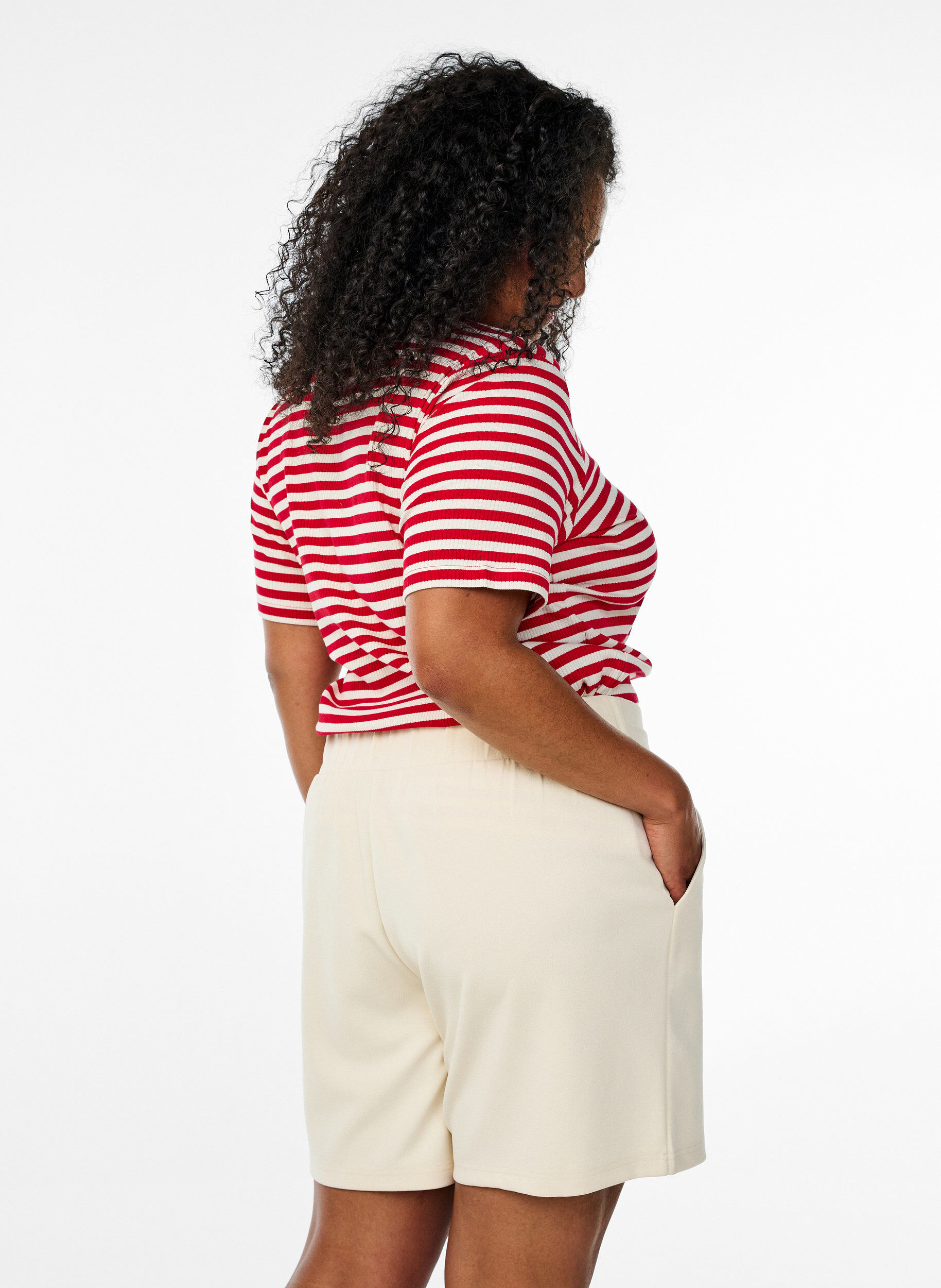 ZizziKorte broek met zakken en losse pasvorm, Beige, Model image number 2