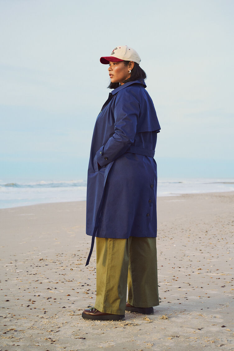 Blauwe trenchcoat, , Model