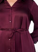 Robe chemise en satin avec une ceinture &agrave; nouer, Bordeaux, Model image number 3
