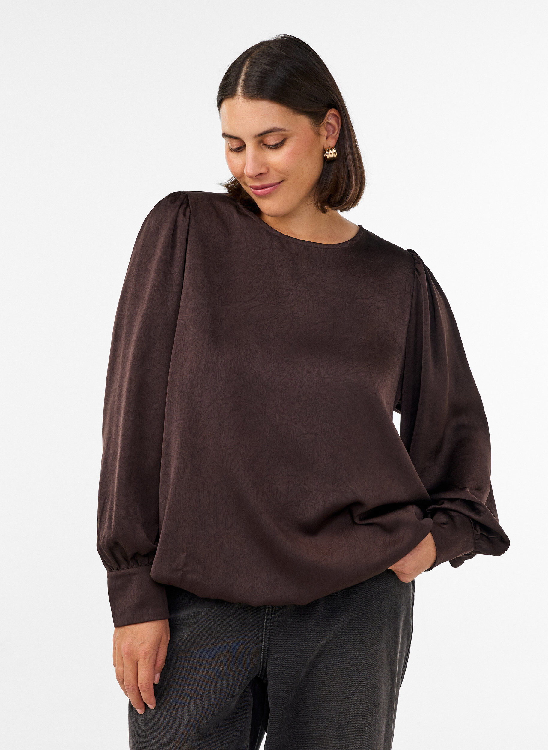 Blouse met satijnen look en ballonvorm, Bruin, Model