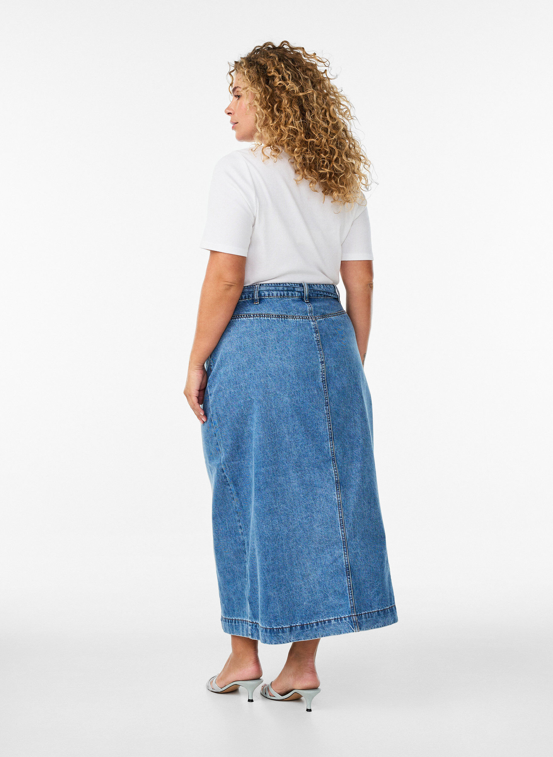 Zizzi Jupe maxi en denim avec ceinture &agrave; nouer, Bleu, Model image number 1