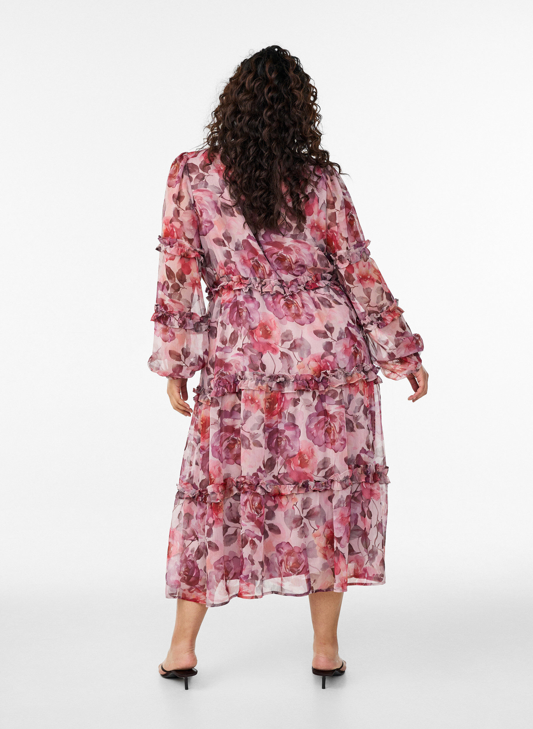 Zizzi Robe midi &agrave; fleurs avec volants et manches transparentes, Rose, Model image number 1