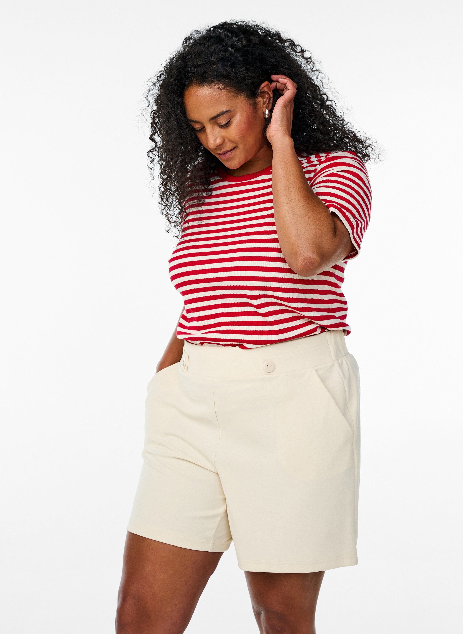 ZizziKorte broek met zakken en losse pasvorm, Beige, Model image number 0
