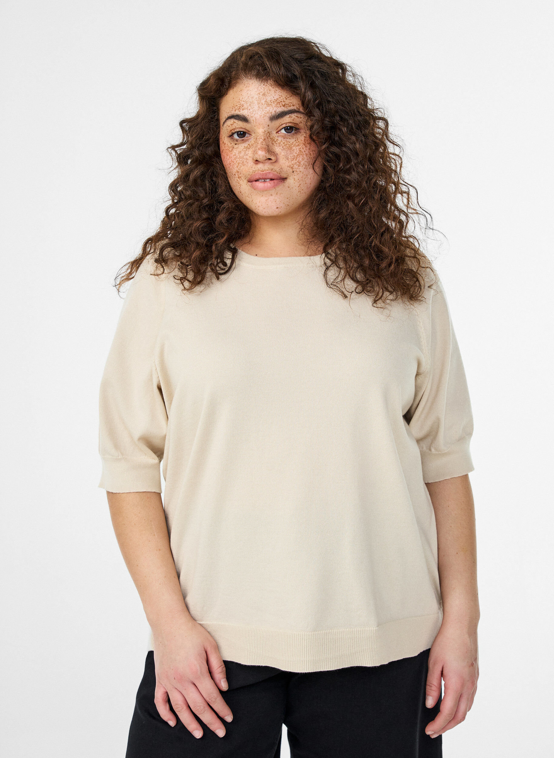 Fijngebreide blouse met korte mouwen, Beige, Model