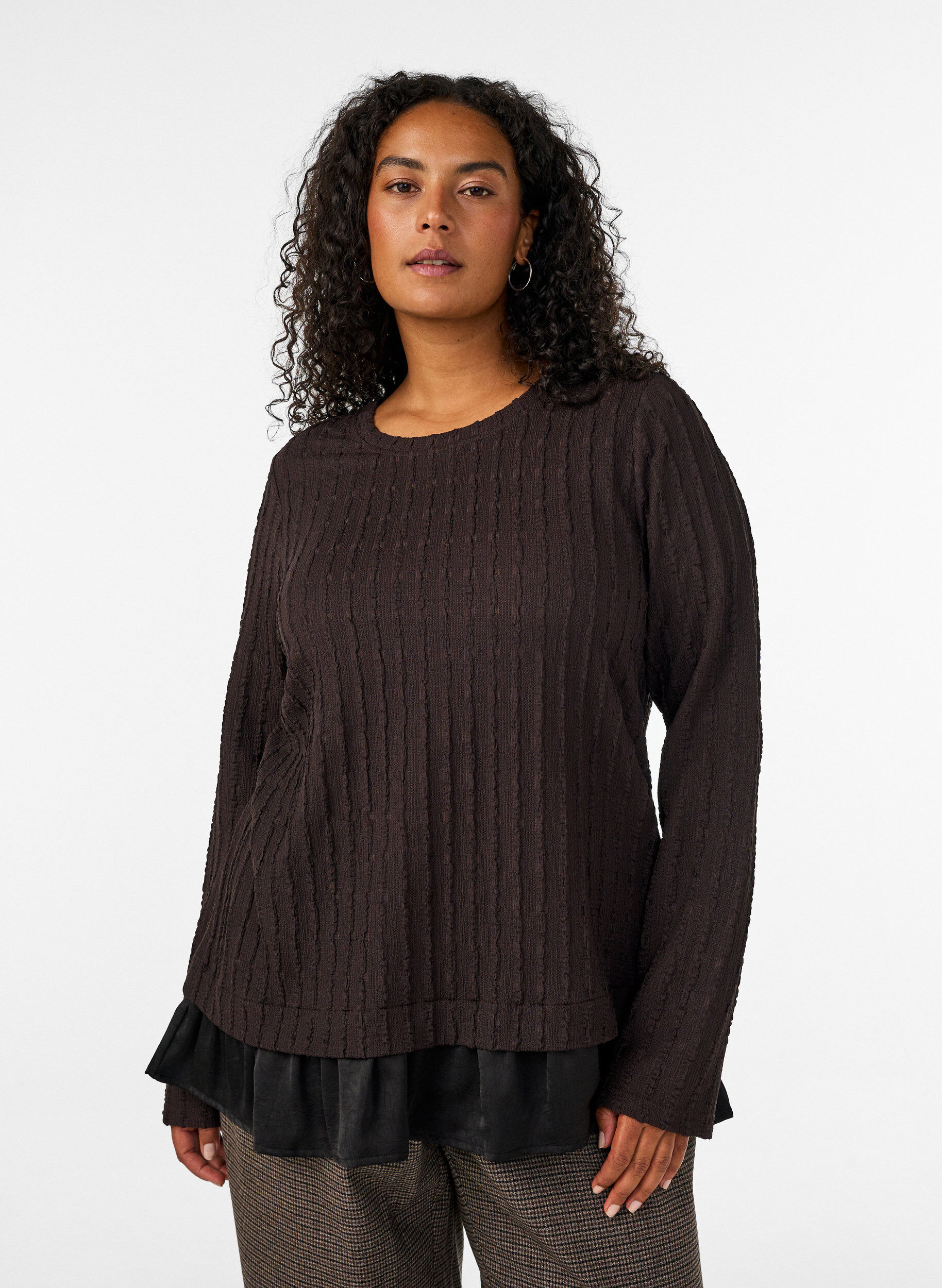 Blouse met structuur en volantzoom, Bruin, Model