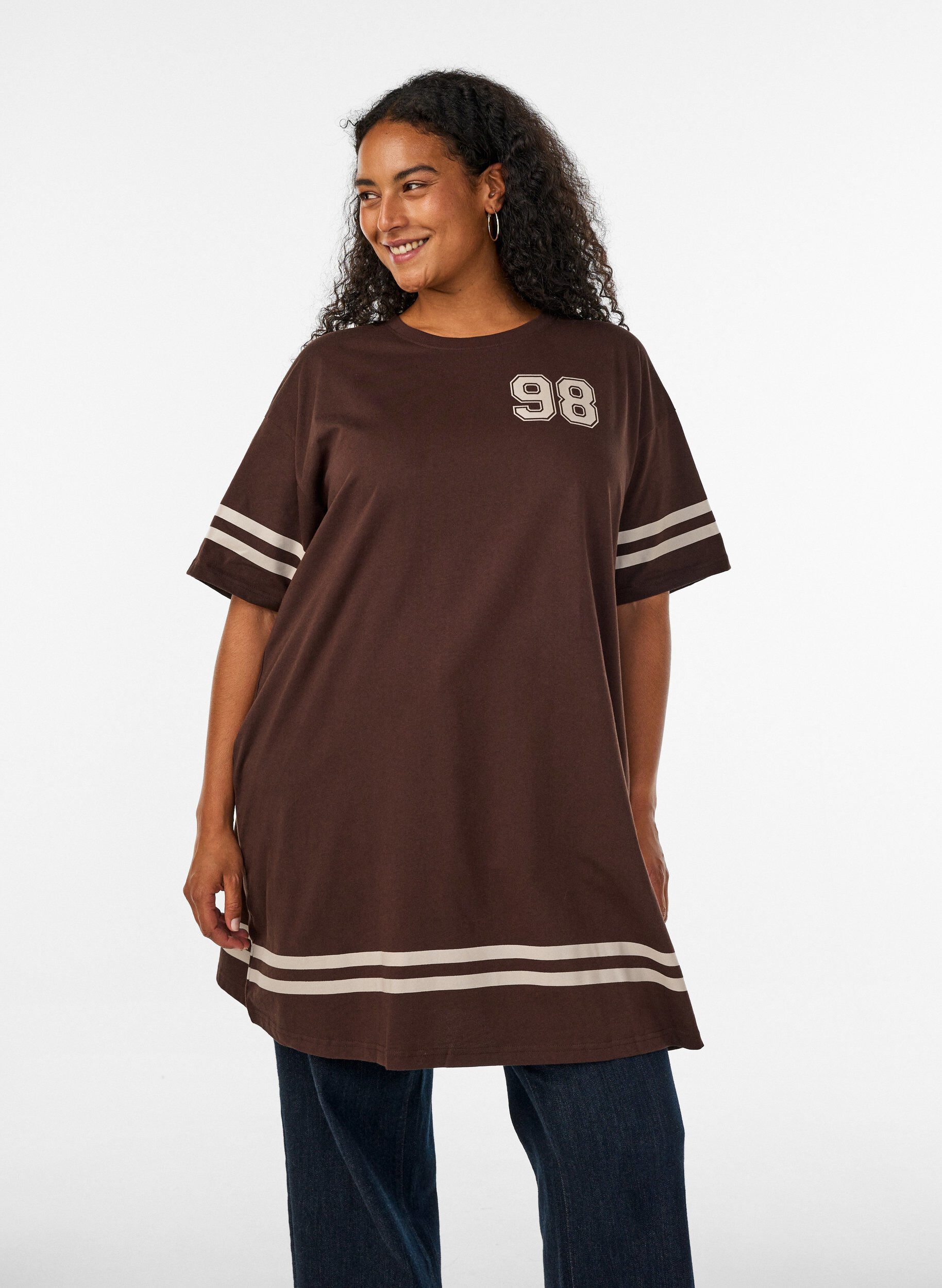 Short t-shirt dress with sporty details, Brown, Model