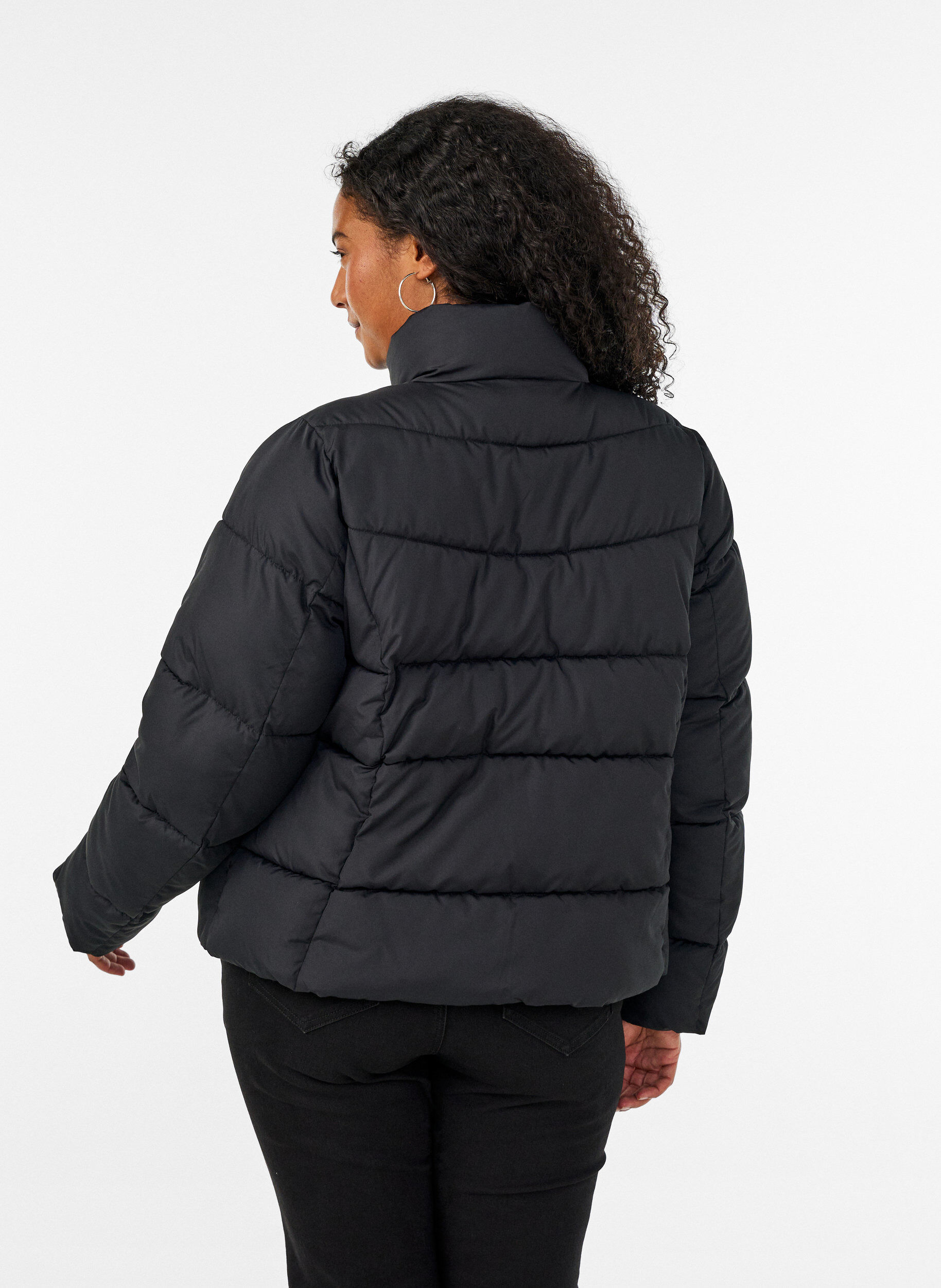 ZizziKorte pufferjas met hoge kraag, Zwart, Model image number 2