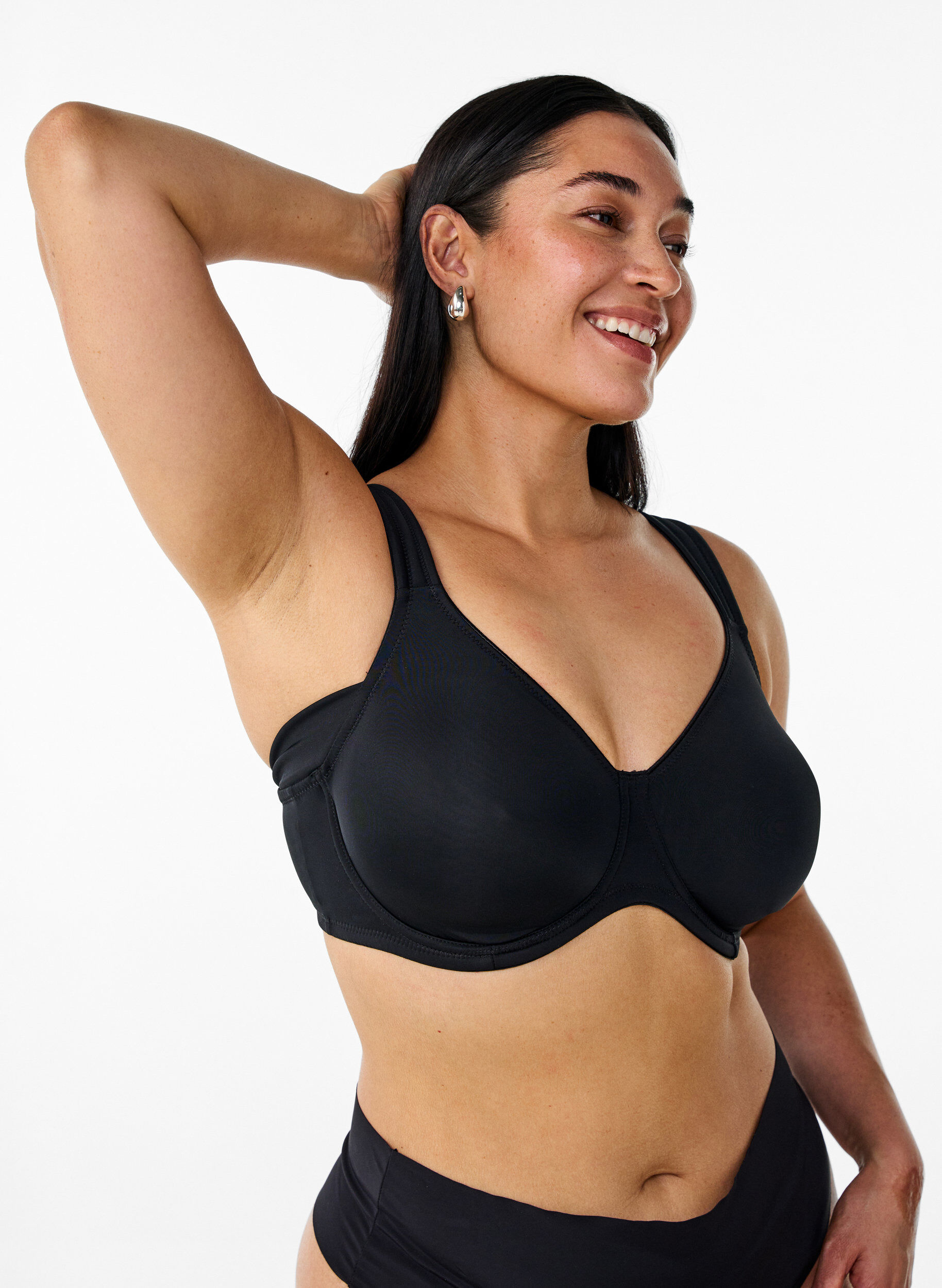 ZizziComfort beha met beugel en voorgevormde cups, Zwart, Model image number 0