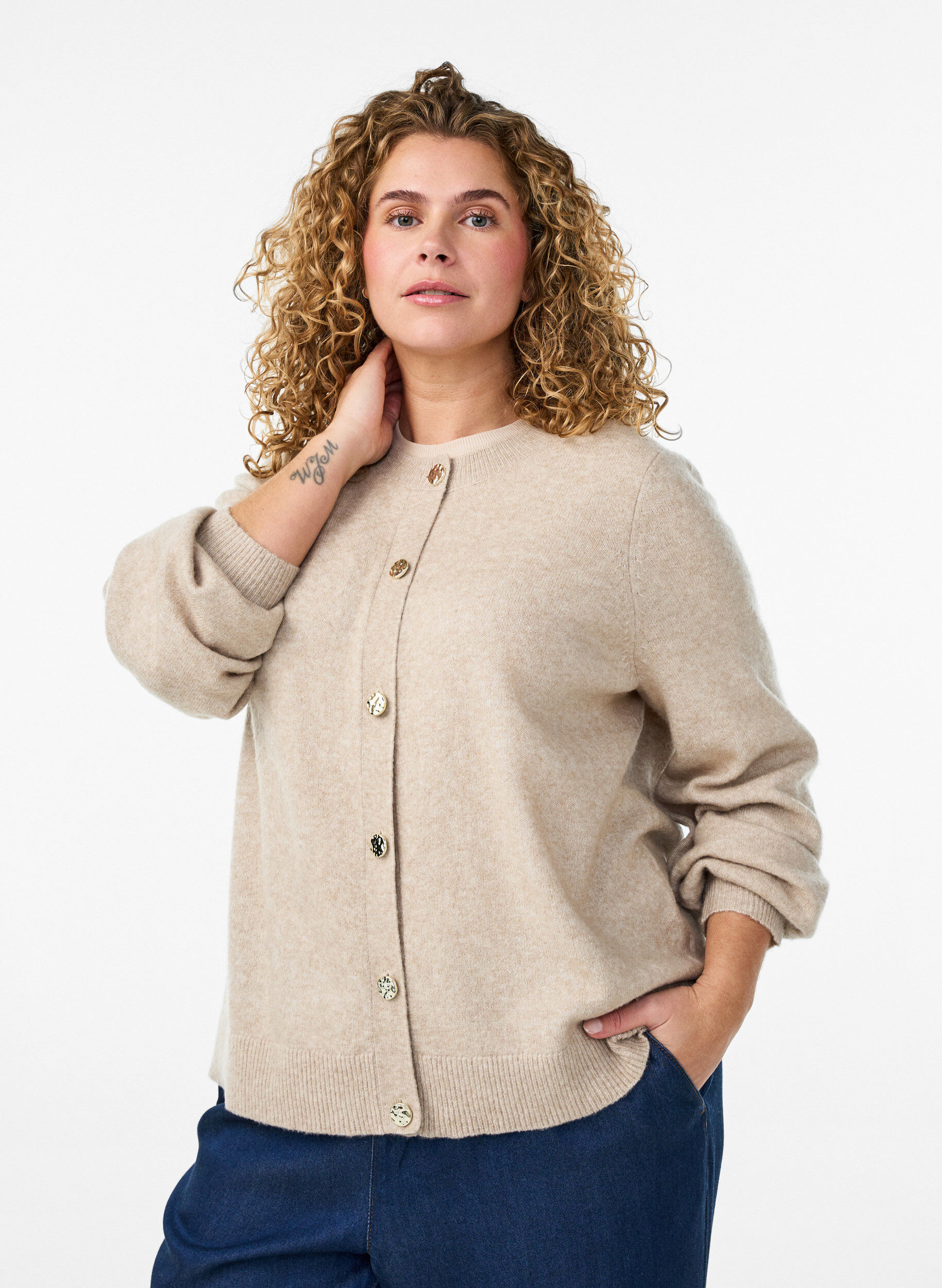 ZizziVest in zacht breisel met goudkleurige knopen, Beige, Model image number 0