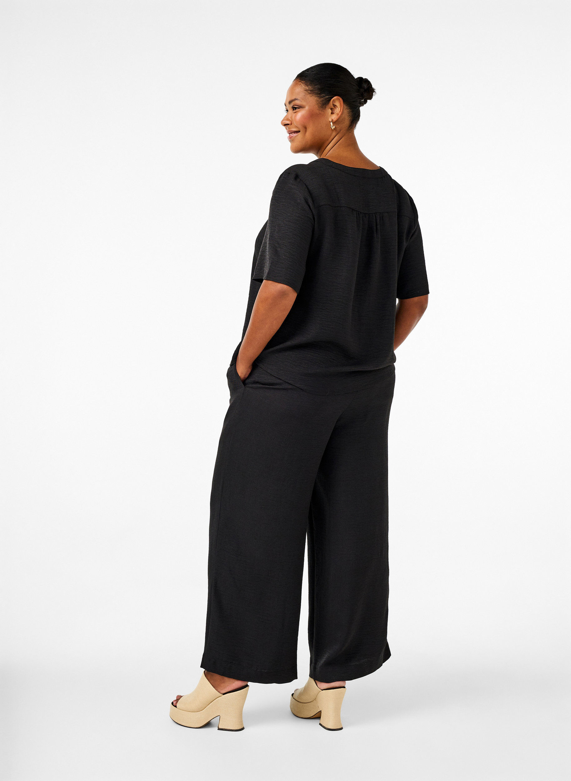 ZizziLosse broek met elastische tailleband en zakken, Zwart, Model image number 1