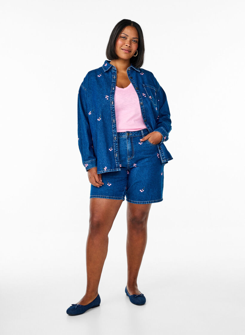 Denim shirt met geborduurde bloemen, B. D. Pink Flower, Model