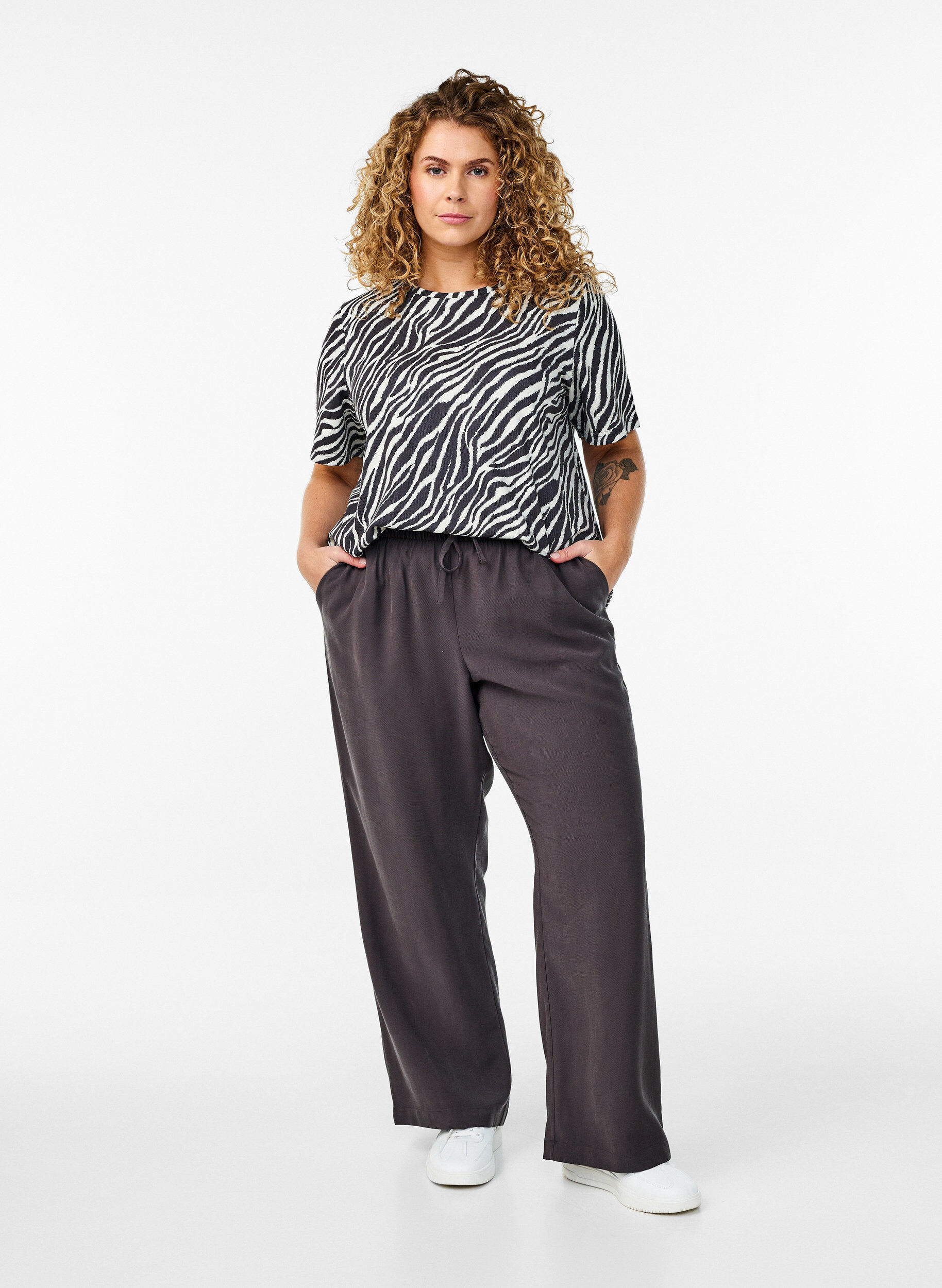 Pantalon en viscose avec ceinture &eacute;lastique, Gris anthracite, Model