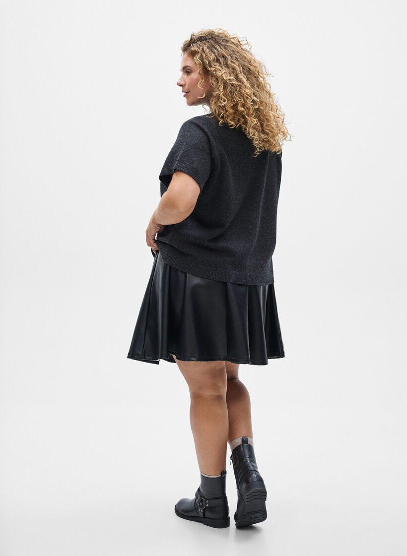 Korte skaterskirt in imitatieleer, Zwart, Model image number 2
