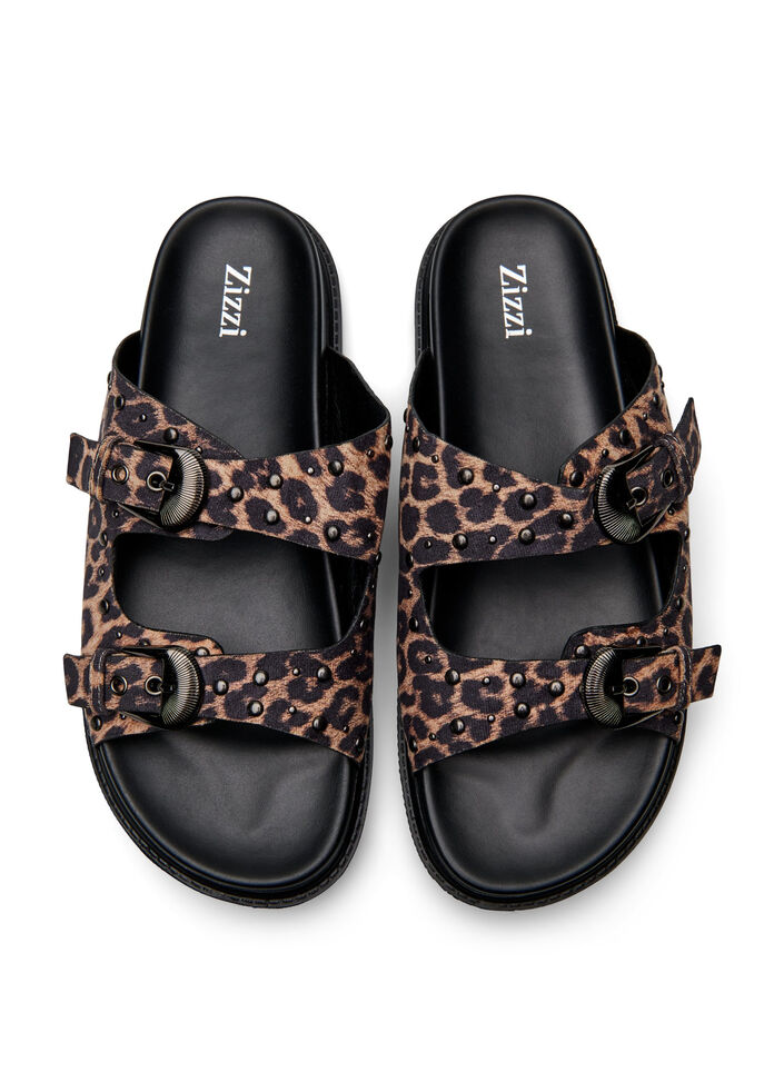 Wide fit - Slip-on sandalen met studs, Leopard AOP, Packshot
