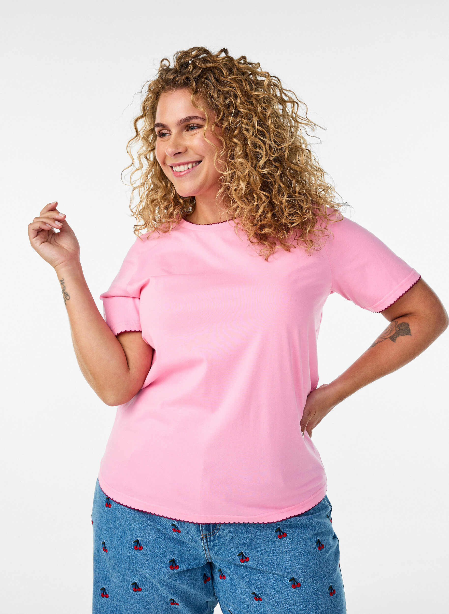 ZizziKatoenen T-shirt met golvende contrasterende randen, Roze, Model image number 0