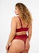 Microvezel string met kanten details, Rood, Model image number 1