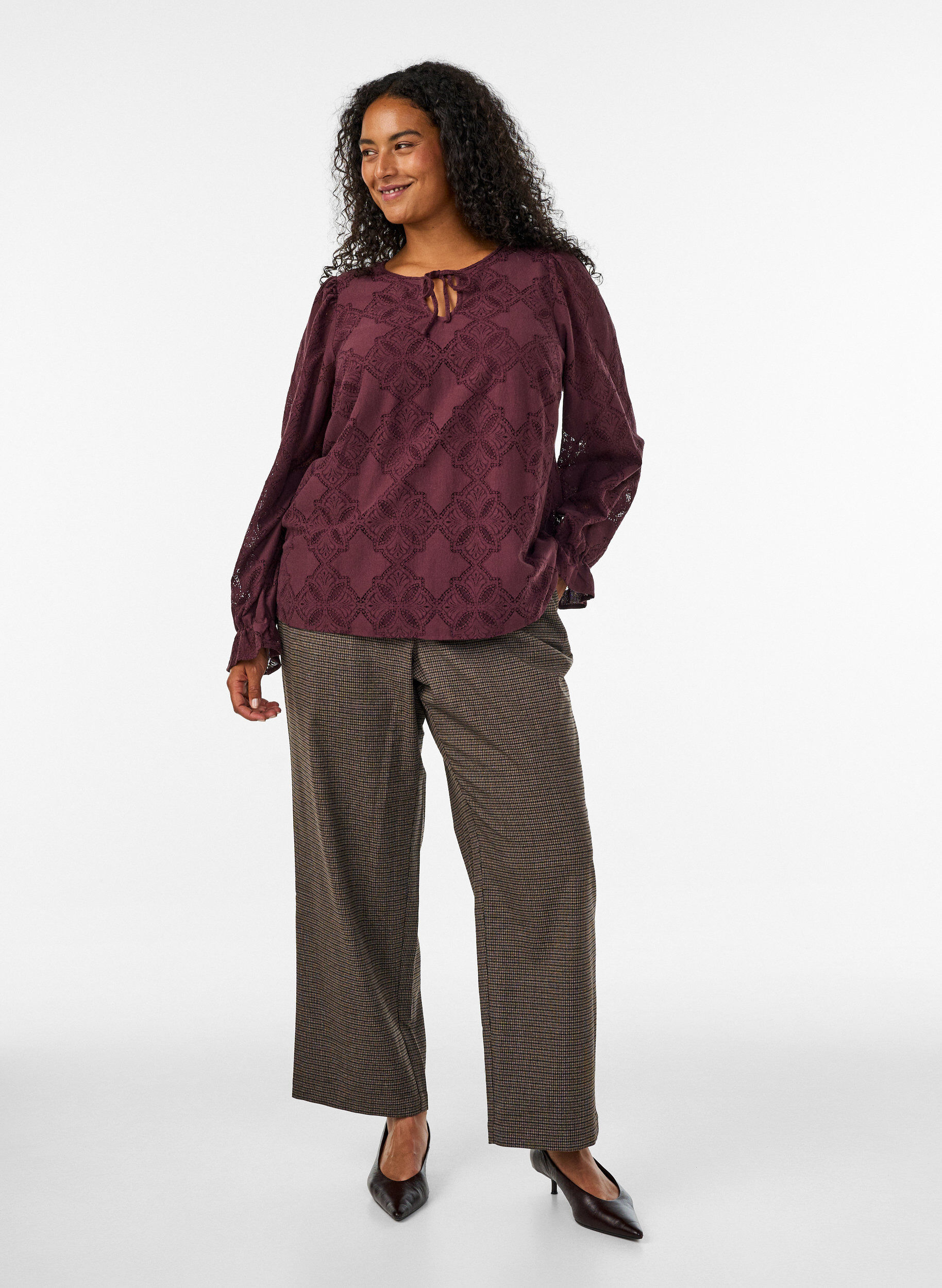 Broek met klein ruitpatroon en rechte pijpen, Bruin, Model