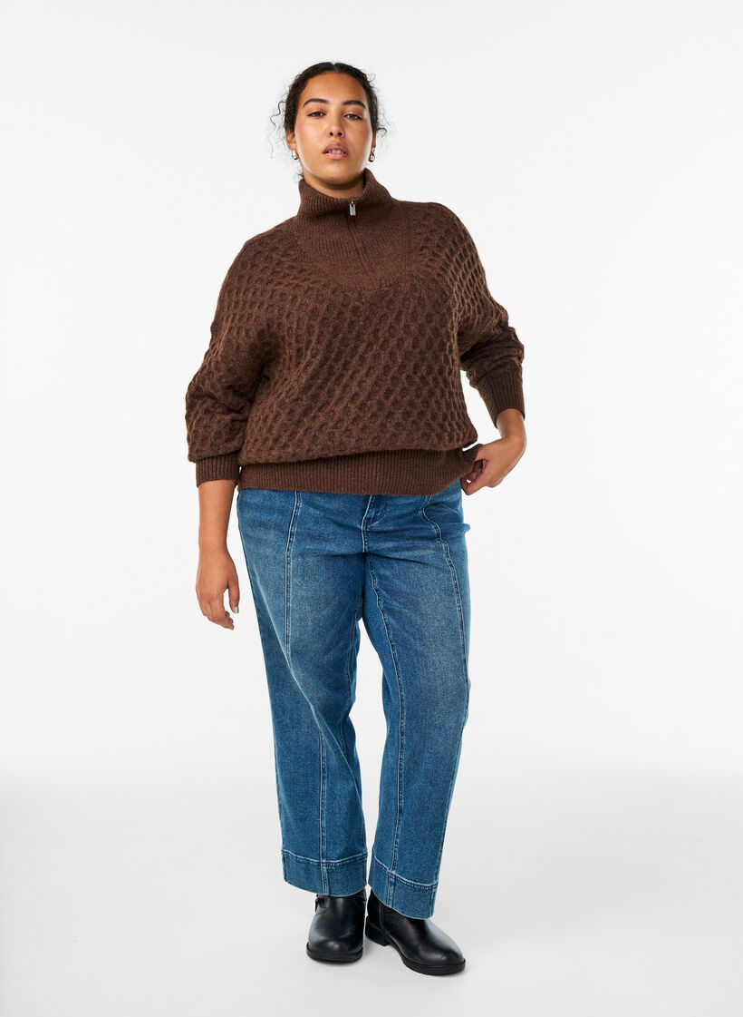 Trui met een hoge hals en textuur, Bruin, Model