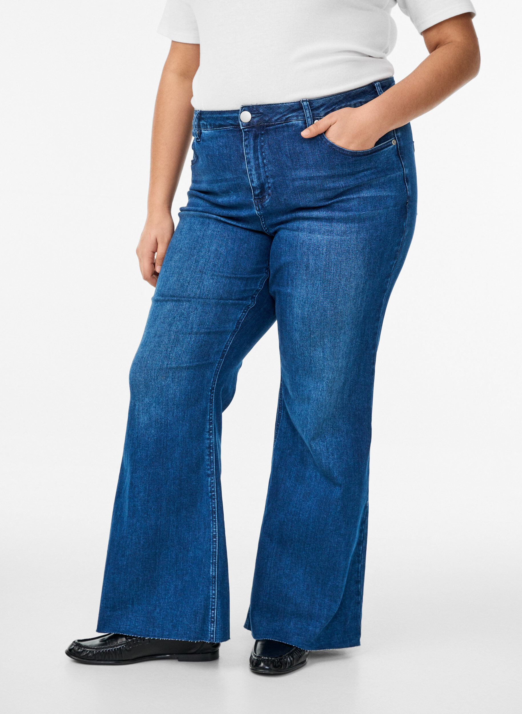 ZizziHigh-waist bootcut jeans, Blauw, Model image number 3