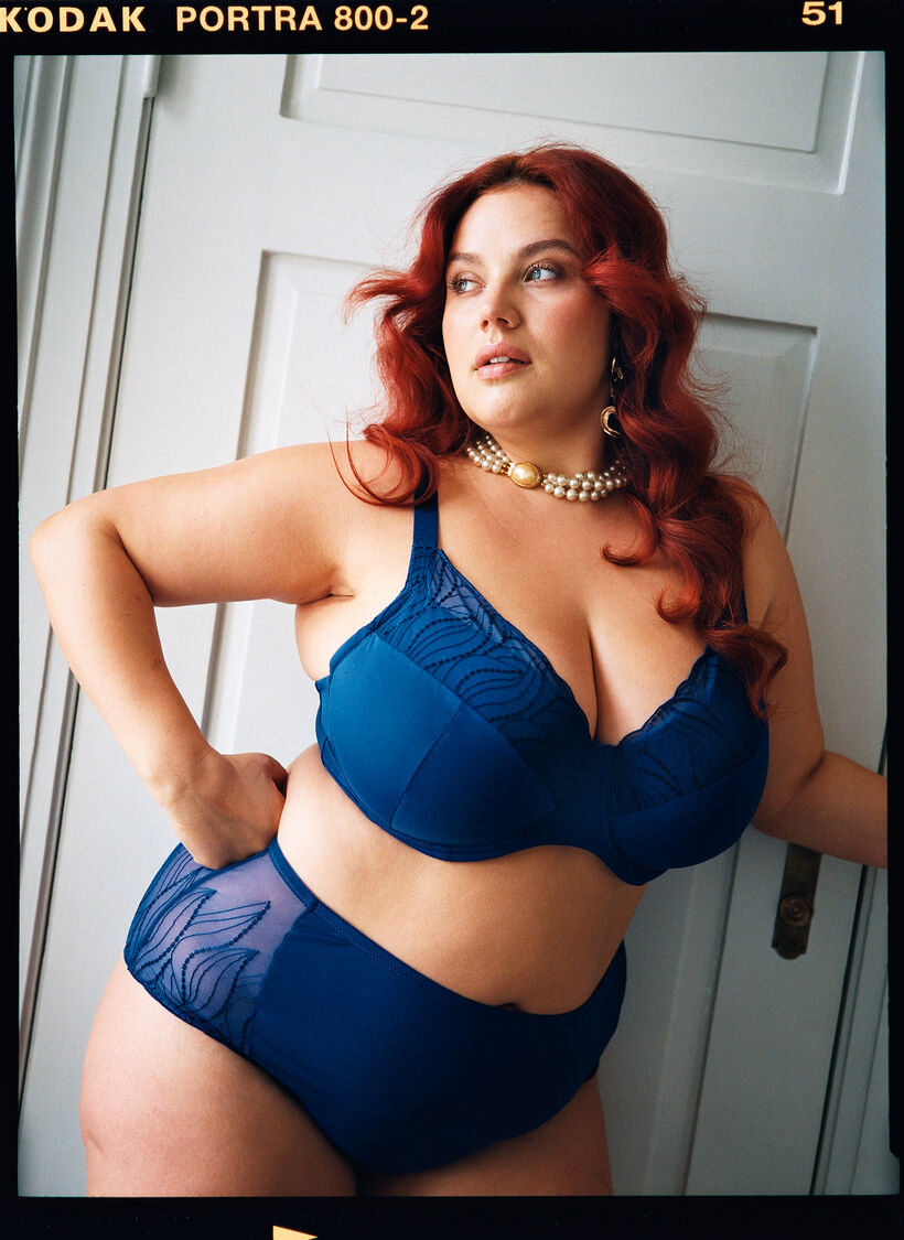 Set in blauw met mooie details , , Model