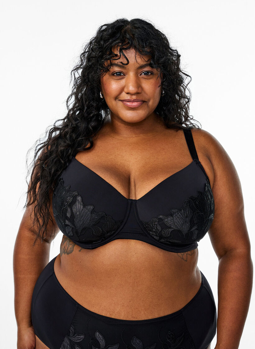Gewatteerde bh met geborduurde bloemen details, Zwart, Model image number 0