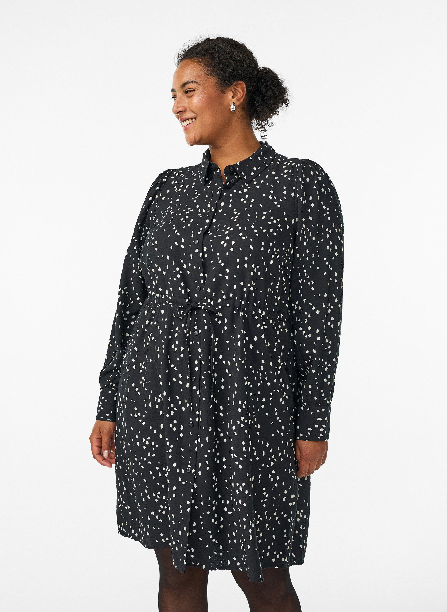 Shirt jurk met strikceintuur en print, Zwart, Model