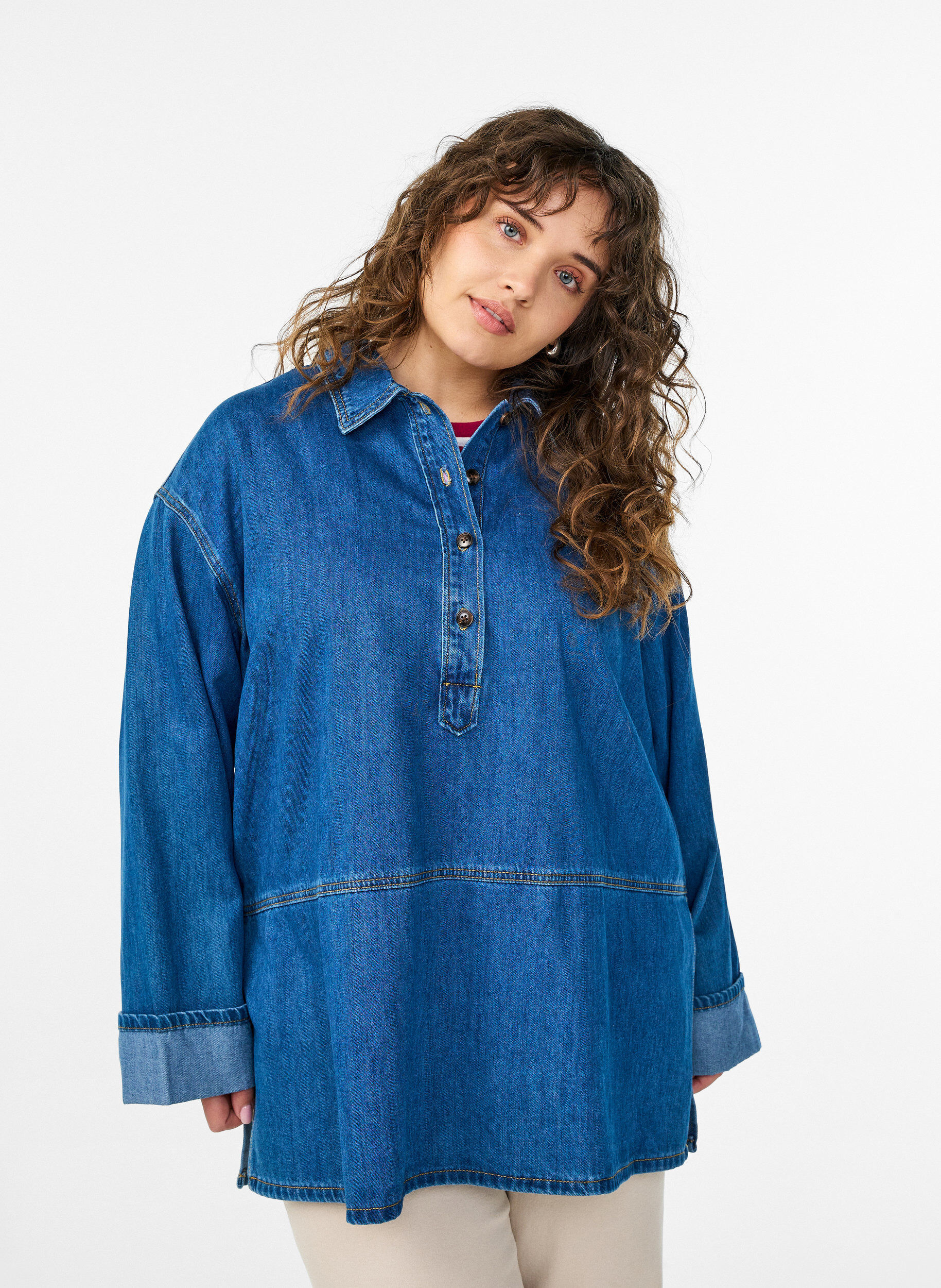 Losse denimblouse met kraag en knoopsluiting, Blauw, Model