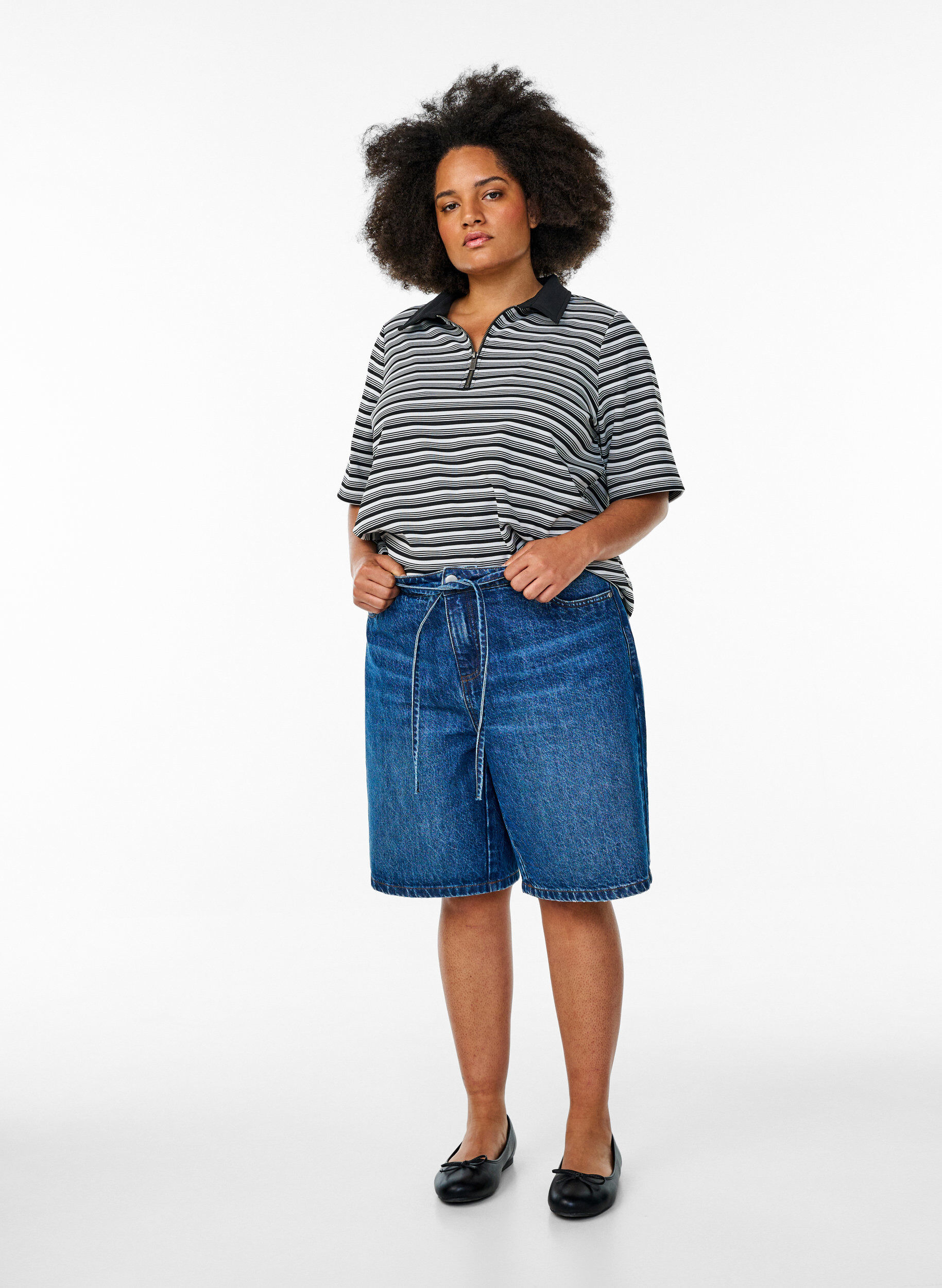 ZizziGestreept poloshirt met korte mouwen en rits, Zwart, Model image number 1