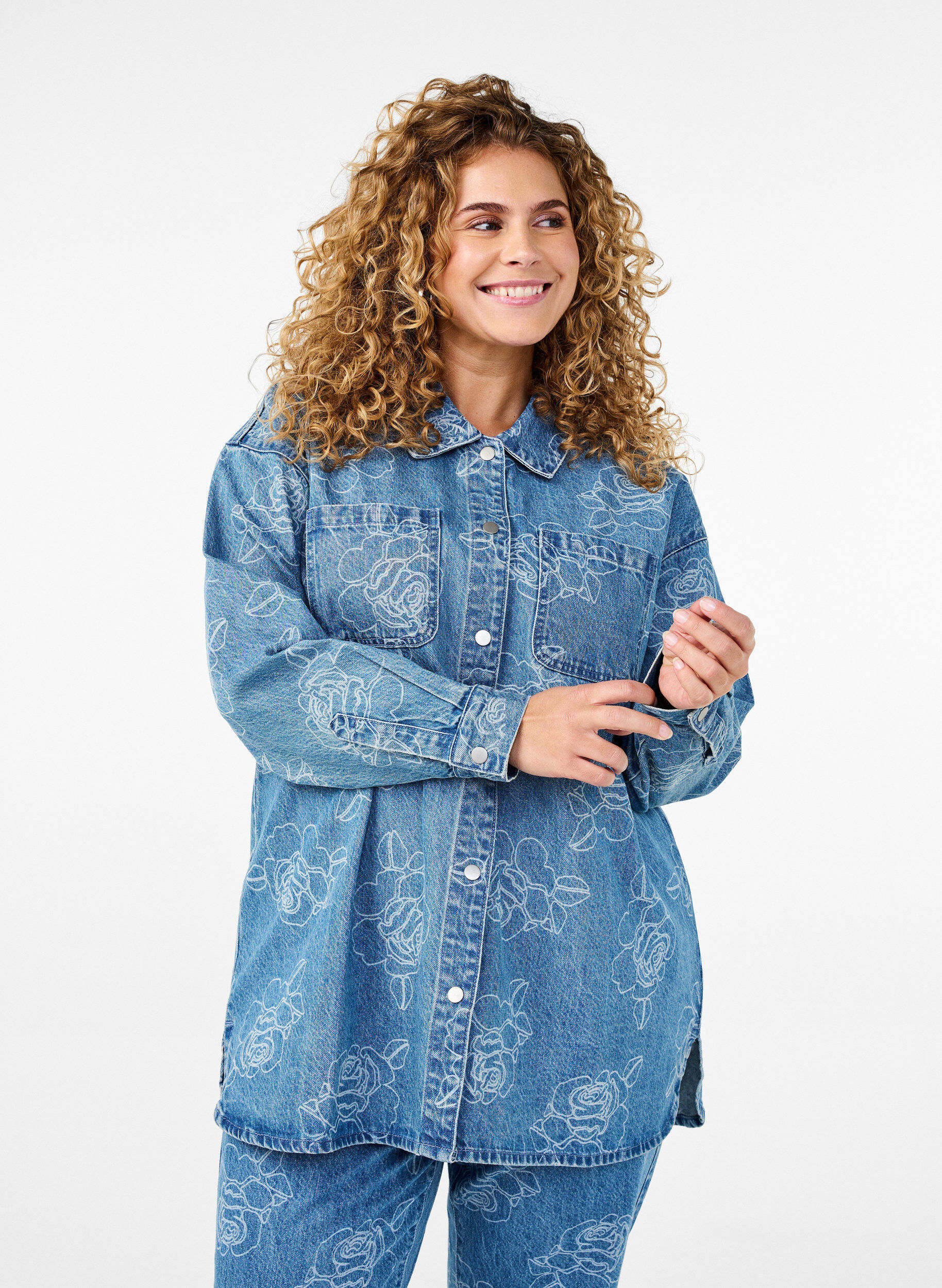 Denim jasje met bloemen, Light Blue Denim, Model