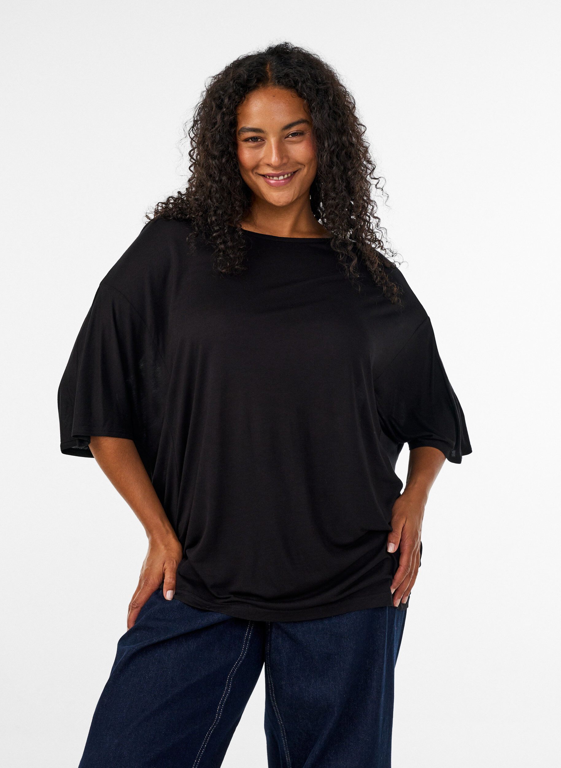 Losse pasvorm T-shirt in viscose jersey, Zwart, Model