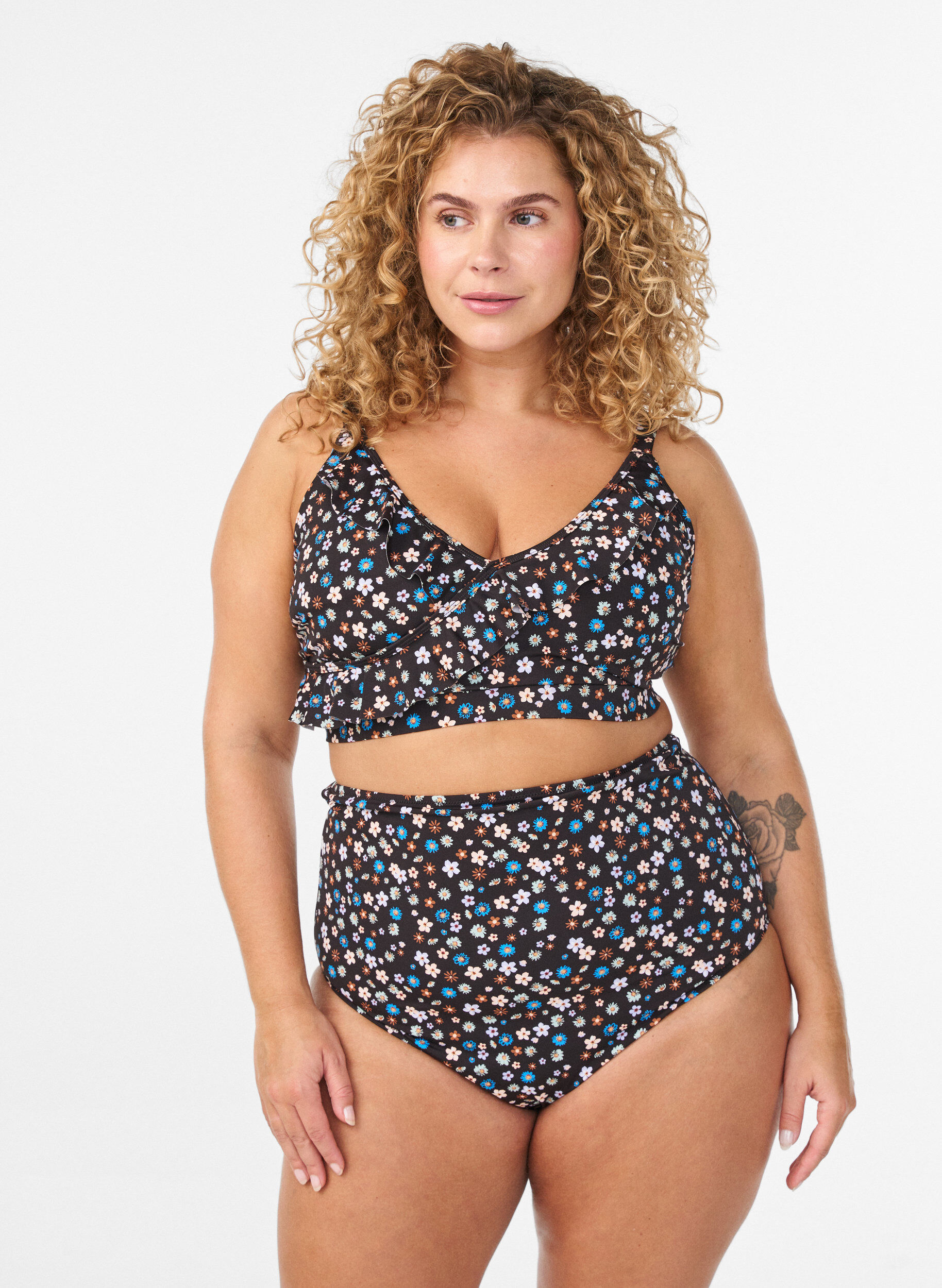 Extra high-waisted bikinibroekje met bloemenprint, Bruin, Model