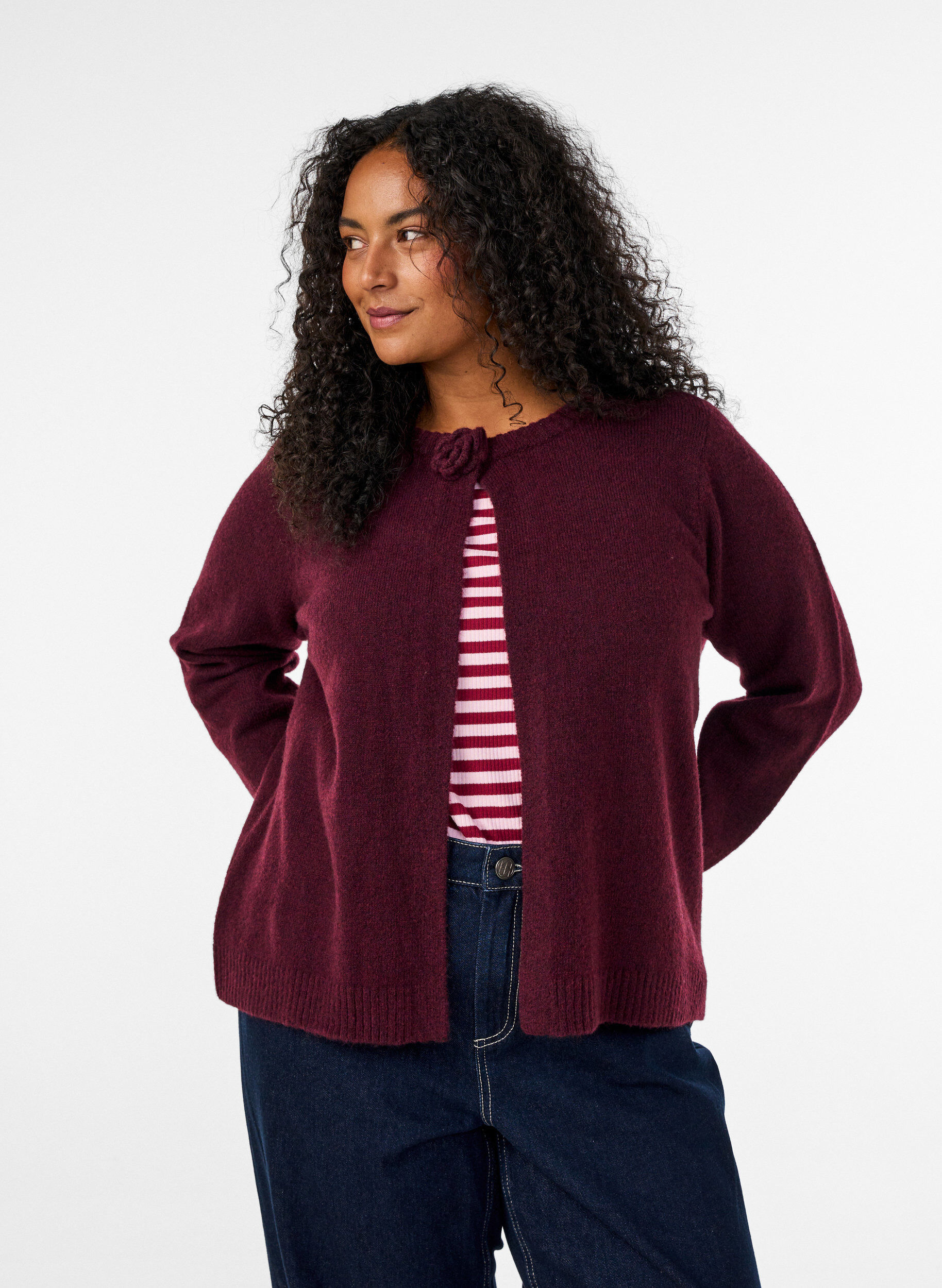 Gebreid vest met bloemdetail, Donker Bordeaux, Model
