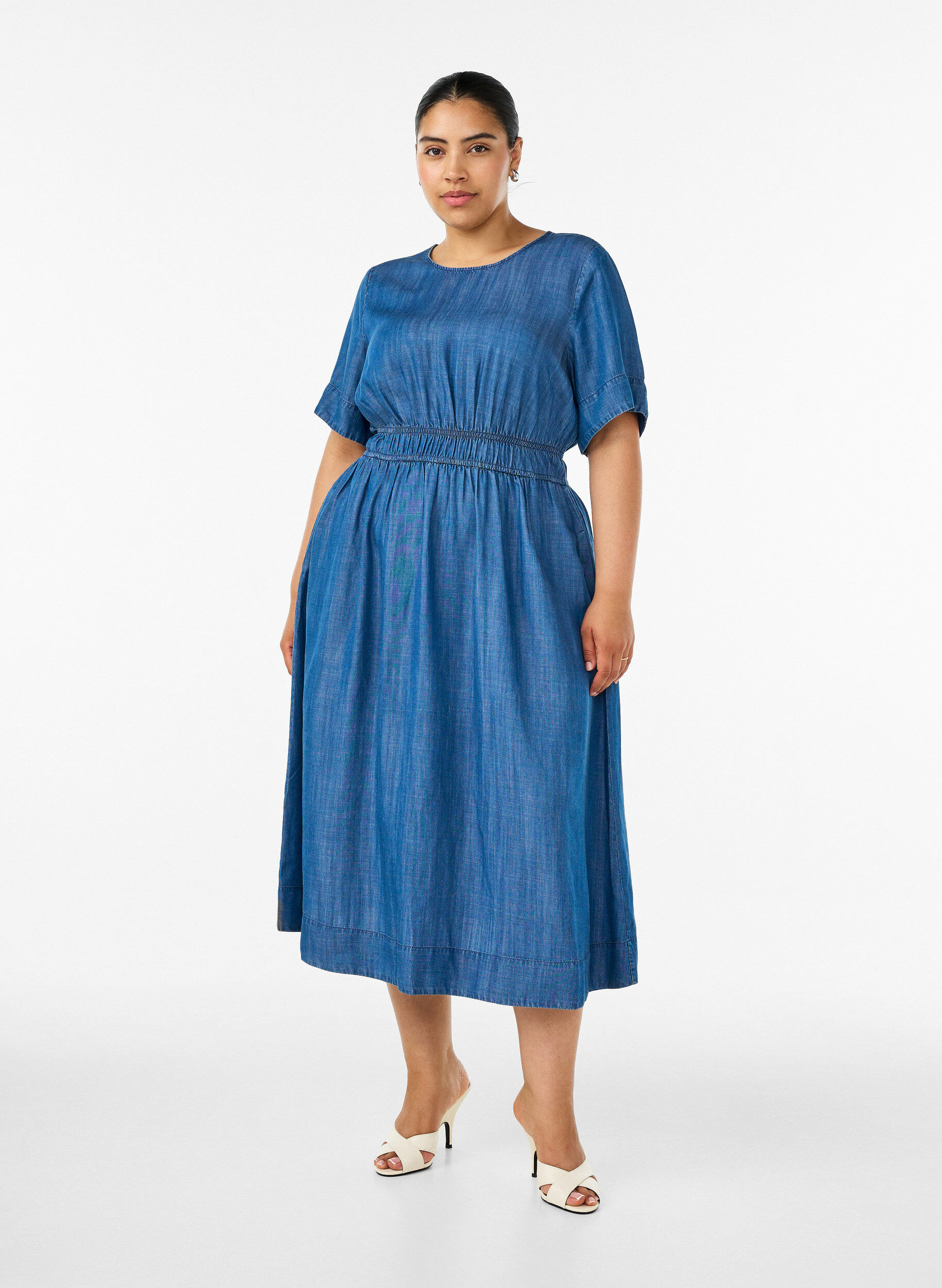 Midijurk in een denimlook met een elastische taille, Blauw, Model