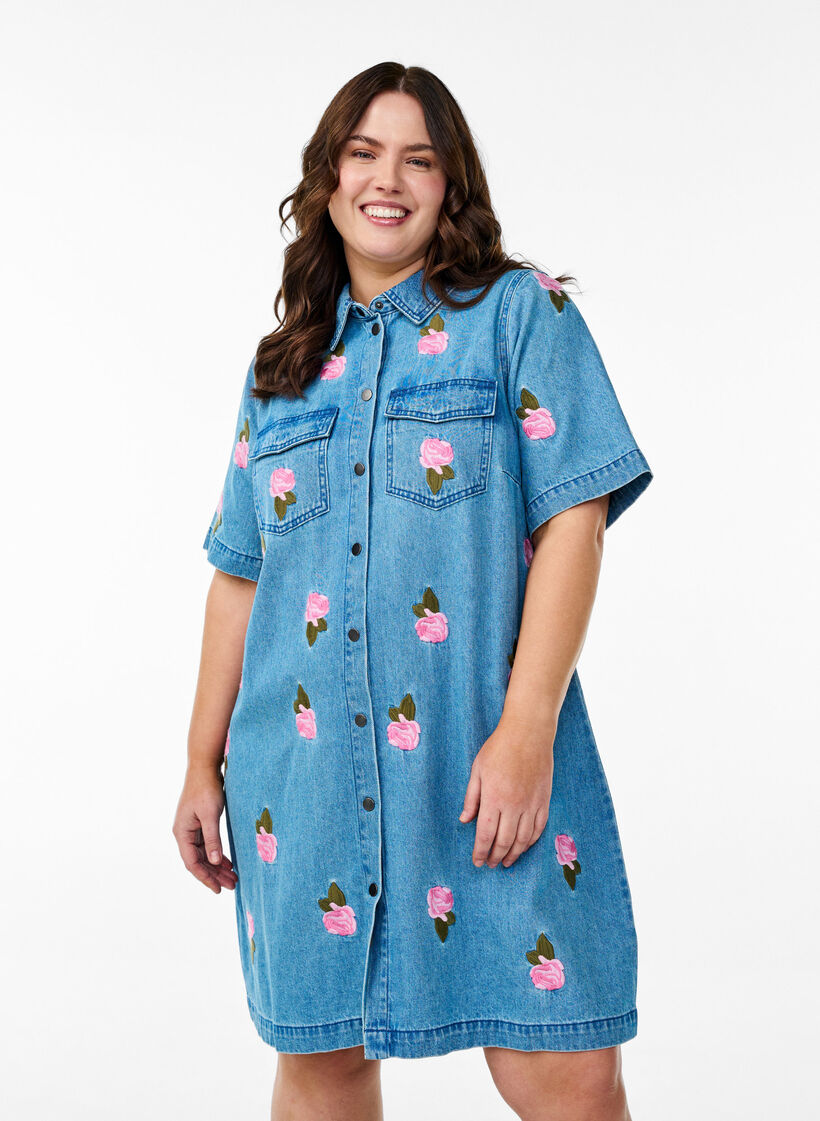 Korte denim jurk met geborduurde bloemen, LBD w. Flower, Model