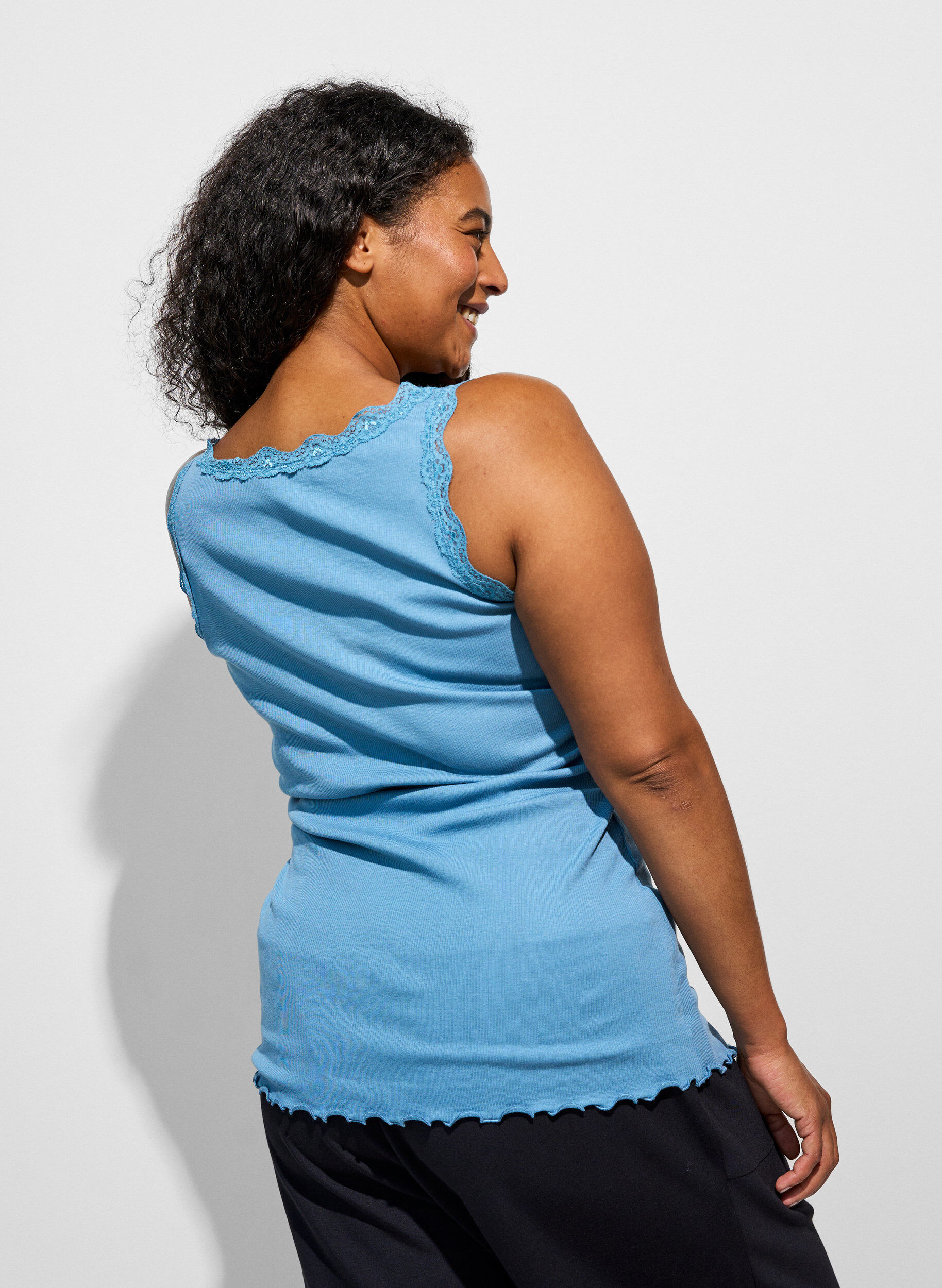 ZizziTop met kant, Blauw, Model image number 2