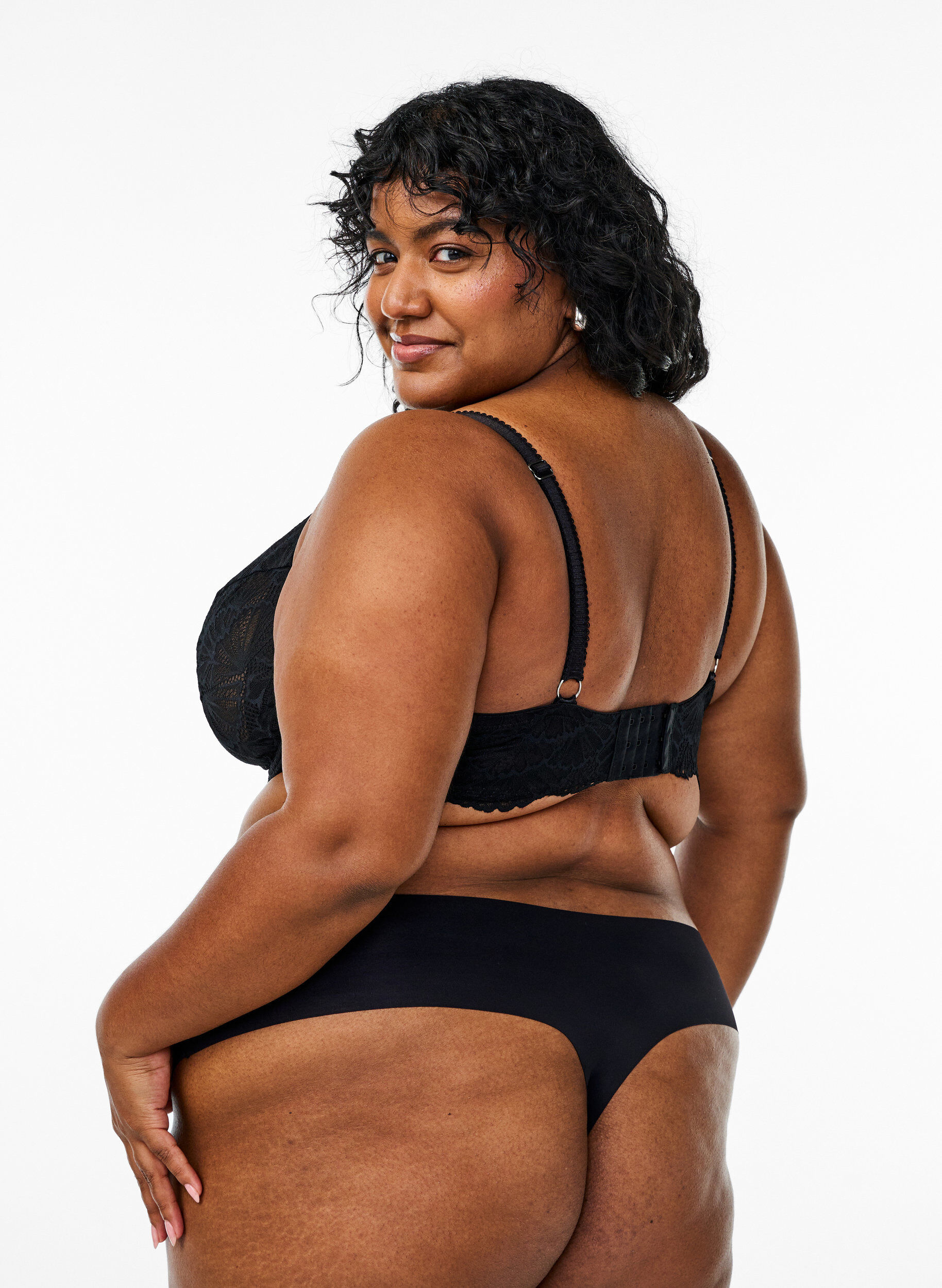 ZizziVolledig dekkende kanten bh met beugel, Zwart, Model image number 2