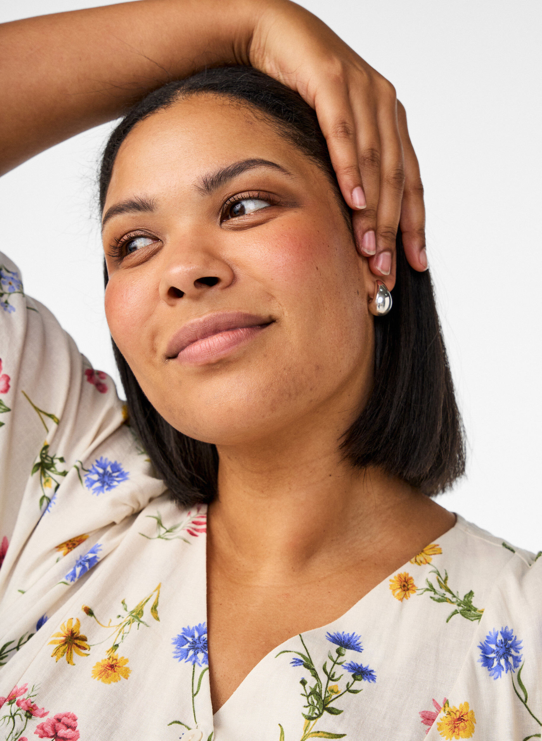 ZizziMidi jurk in linnen en viscose met ruchesmouwen, Beige, Model image number 2