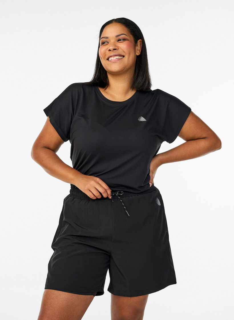 Short d&rsquo;entra&icirc;nement avec short int&eacute;rieur et poche t&eacute;l&eacute;phone, Noir, Model image number 0