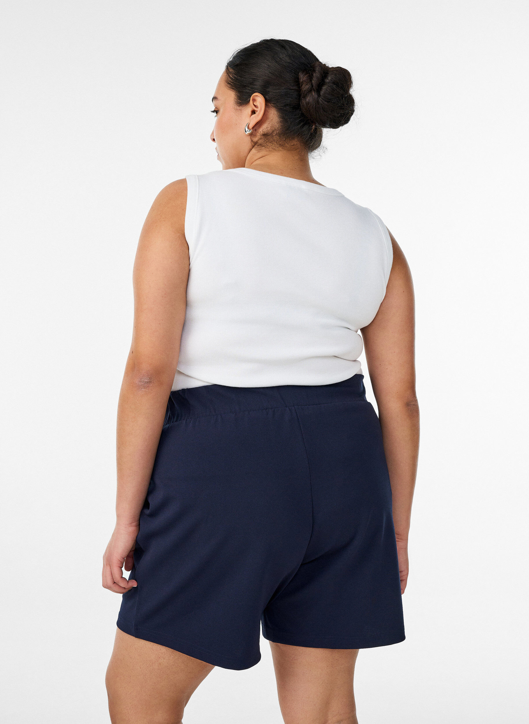 Zizzi Short avec poches et coupe ample, Bleu, Model image number 2