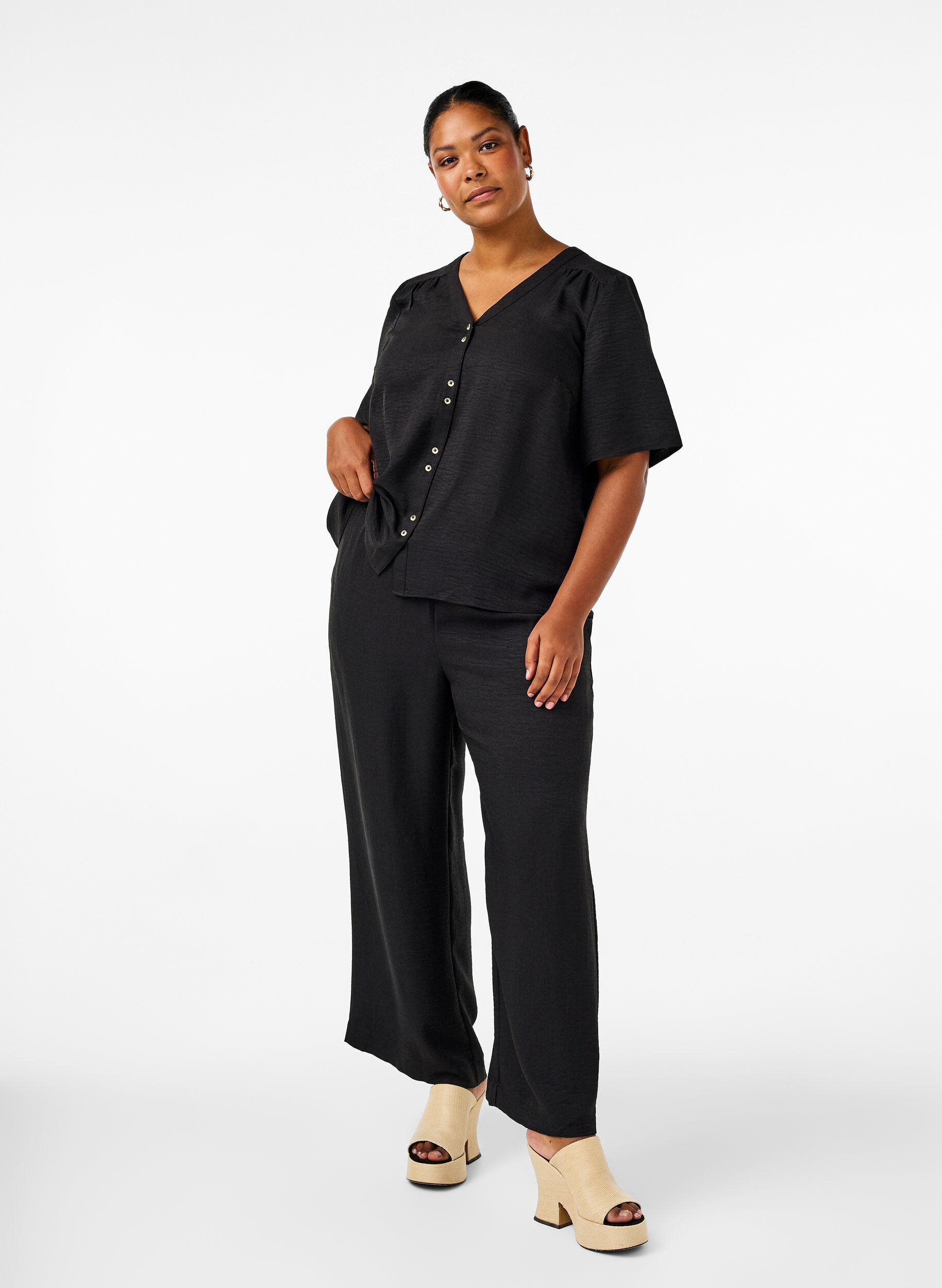 ZizziLosse broek met elastische tailleband en zakken, Zwart, Model image number 0
