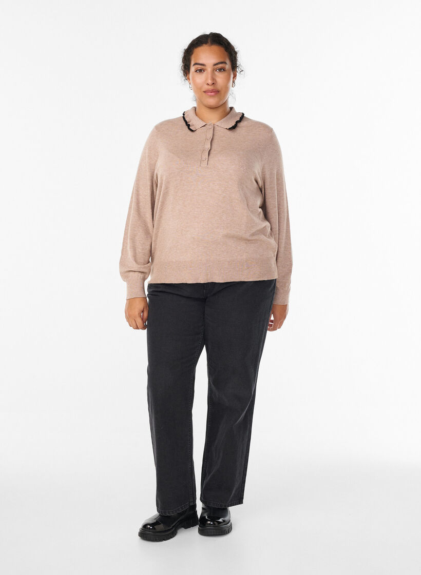Gebreide blouse met een kraag en contrasterende ruches, Beige, Model